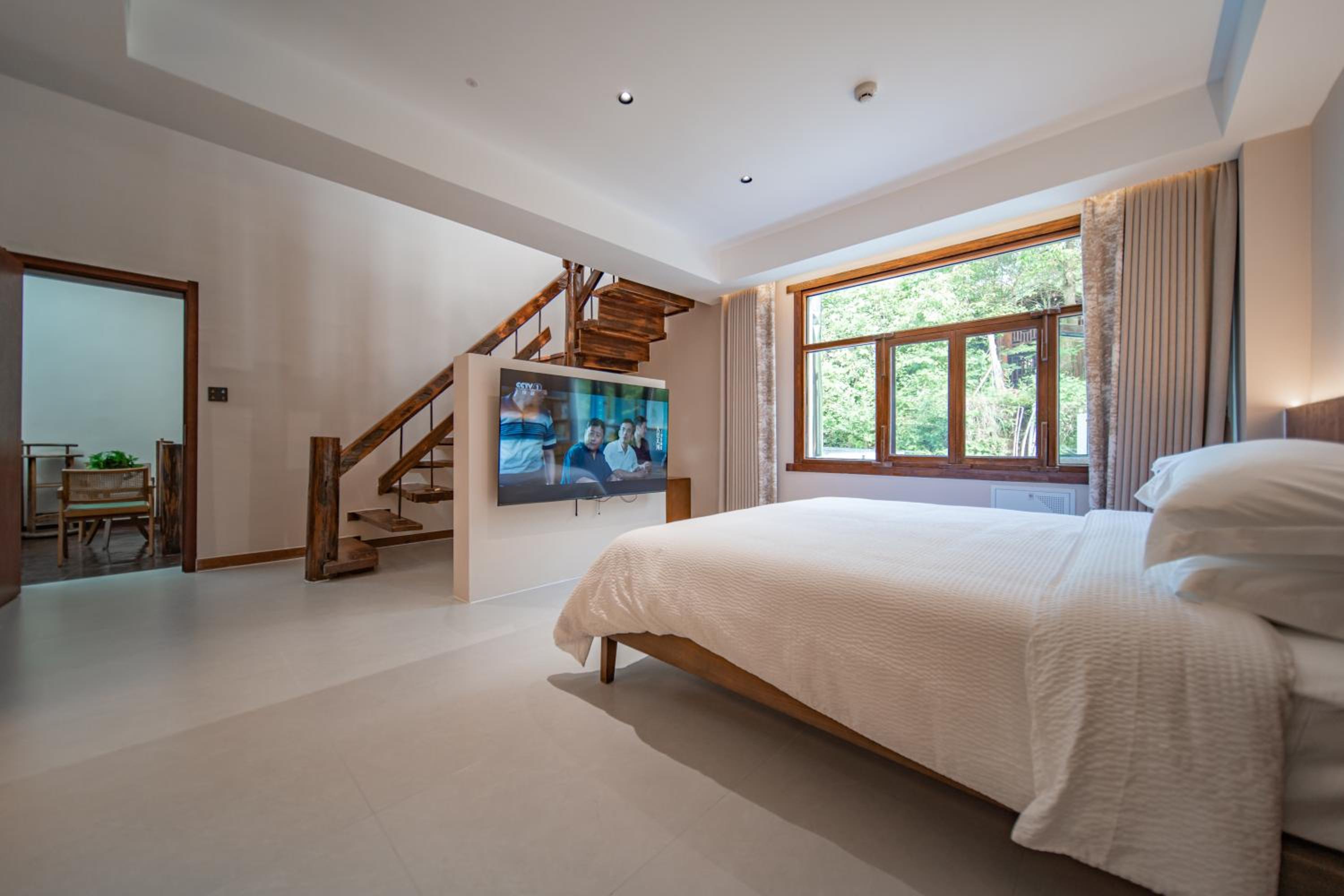 Family Room with Mountain View photo 1