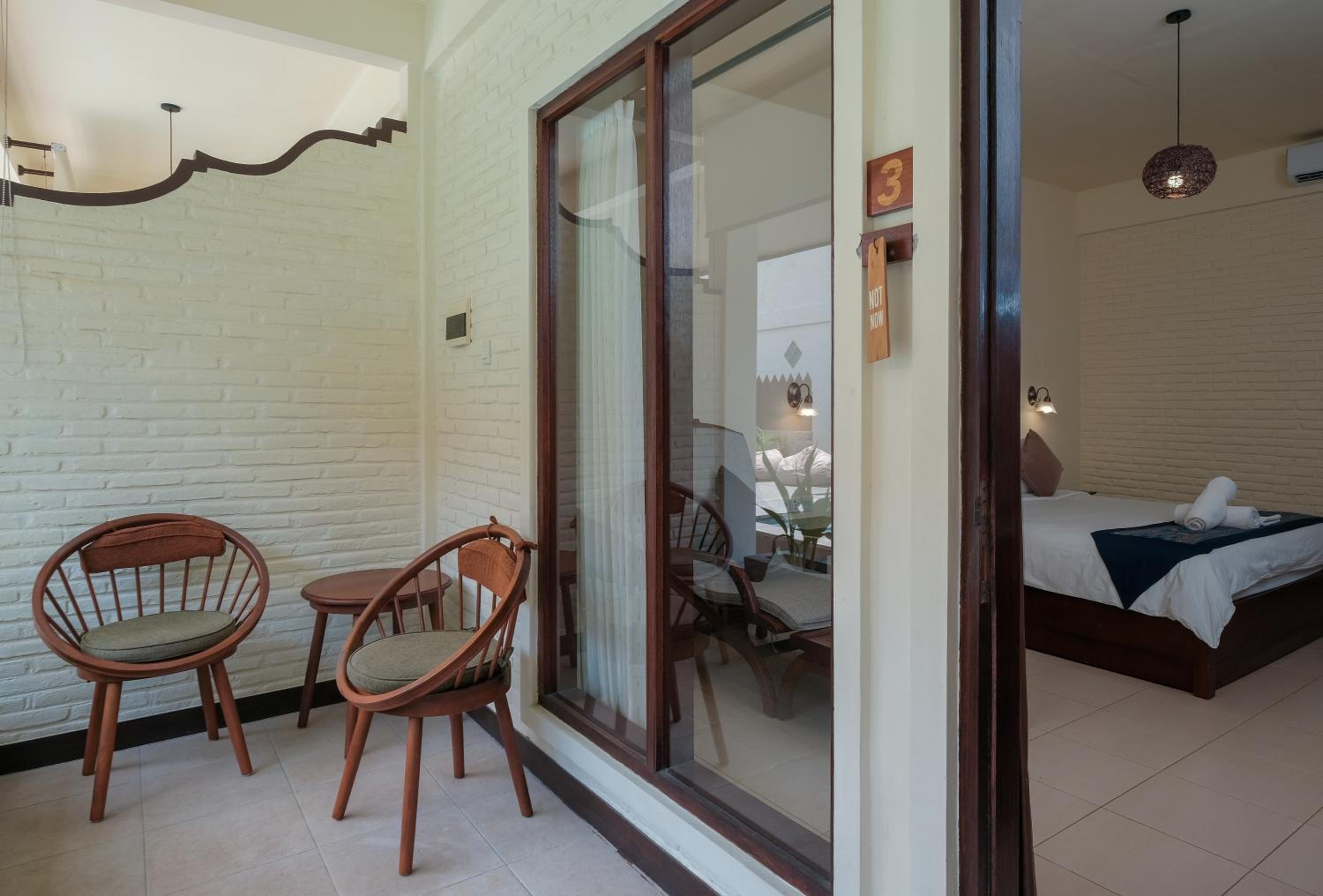 King Room with Pool View - Photo 3