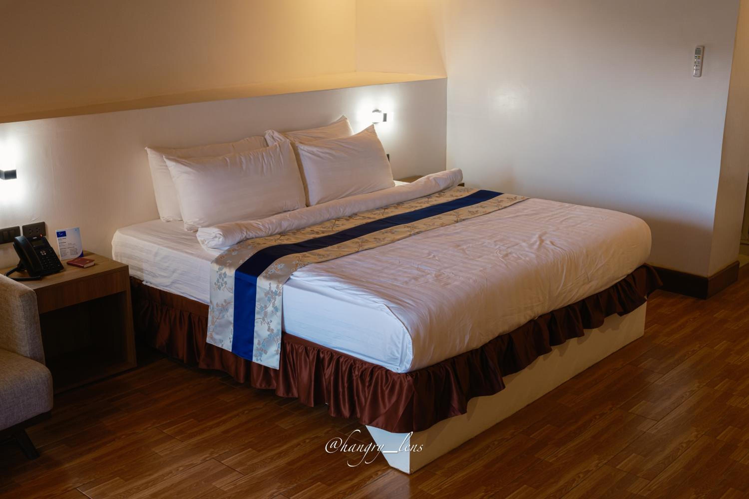 Deluxe King Room - Photo 5