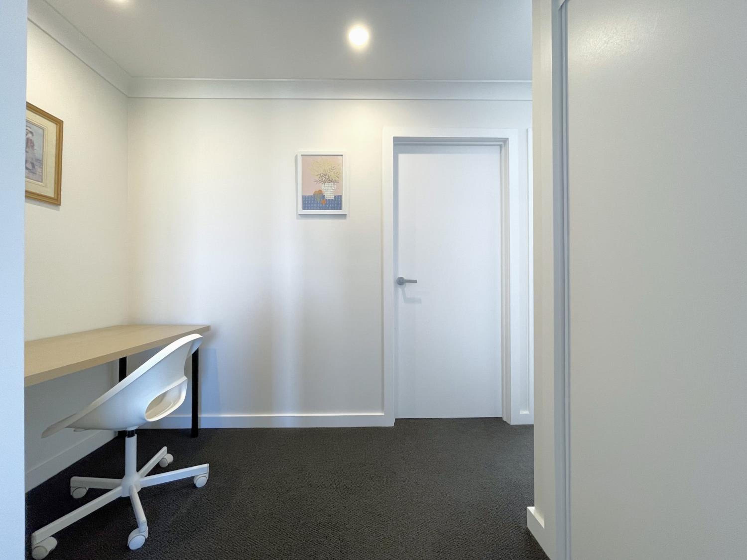 Four-Bedroom House photo 3