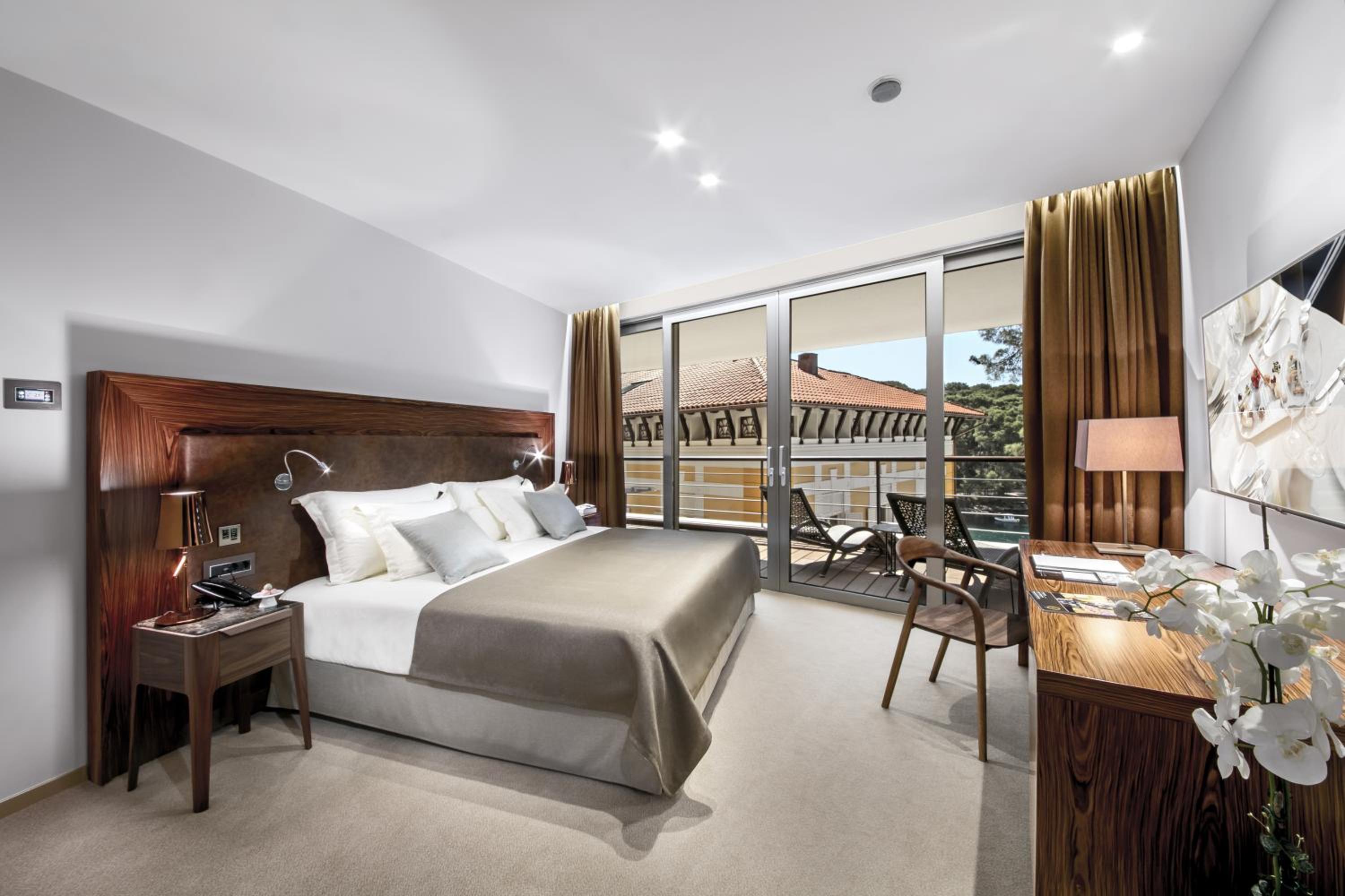 Cikat Bay Suite with Balcony and Sea View photo 3