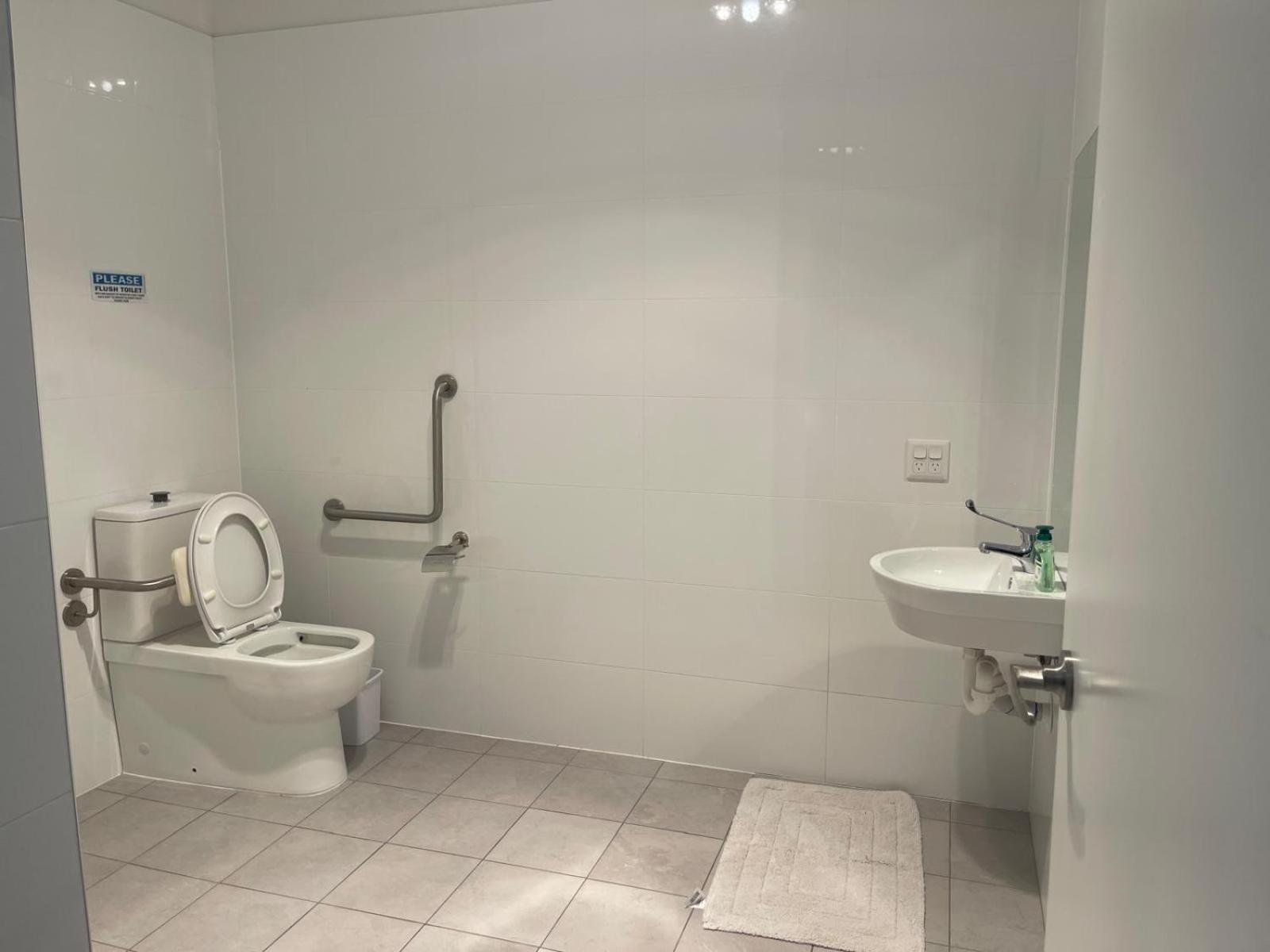 Three-Bedroom House photo 3