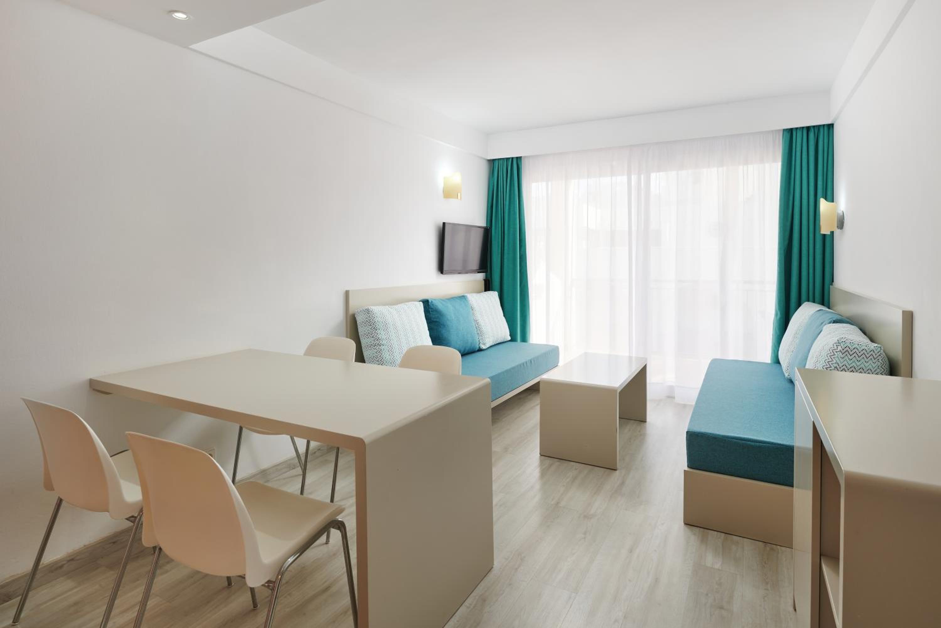 One-Bedroom Apartment photo 2