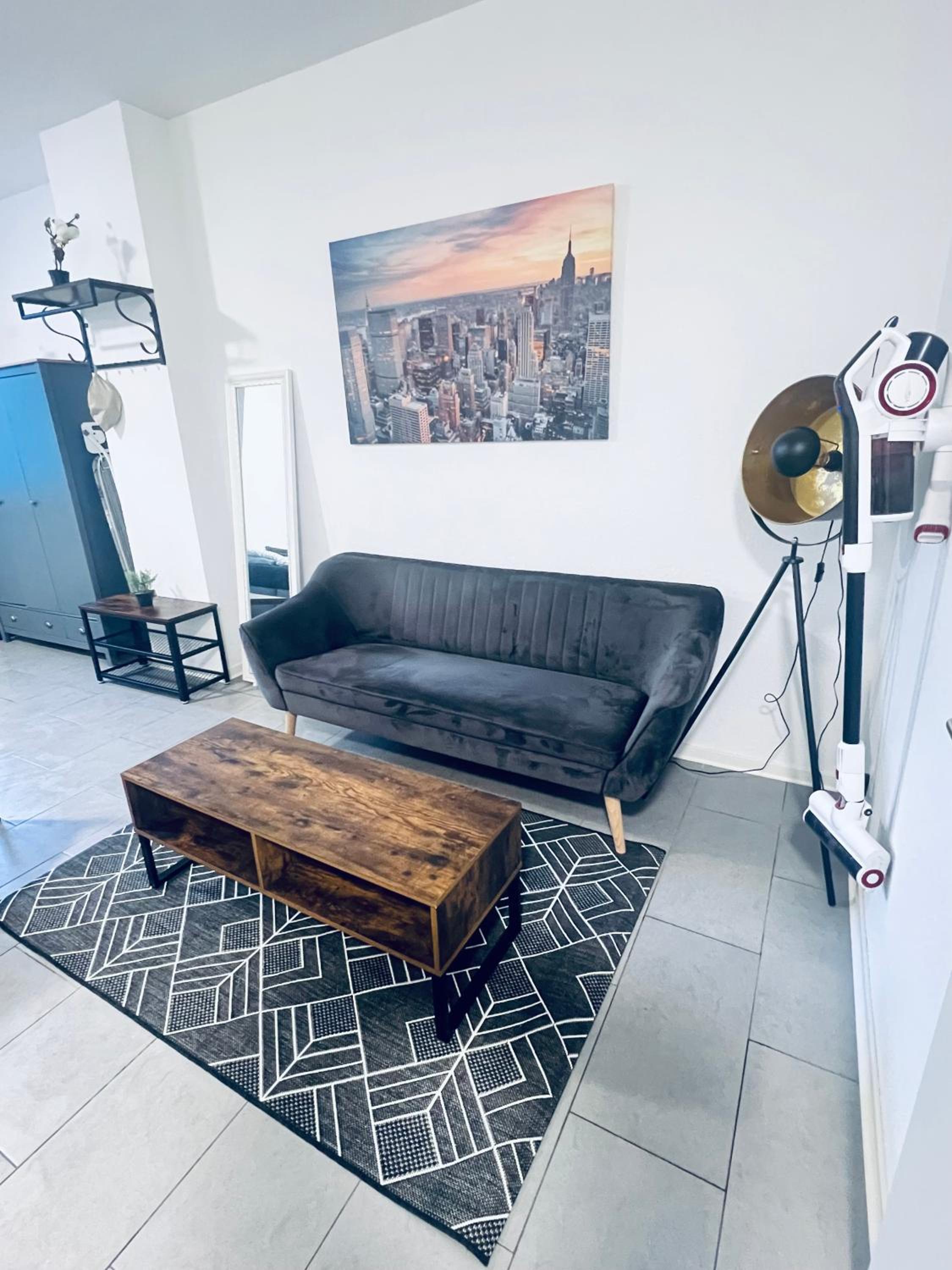 One-Bedroom Apartment photo 3