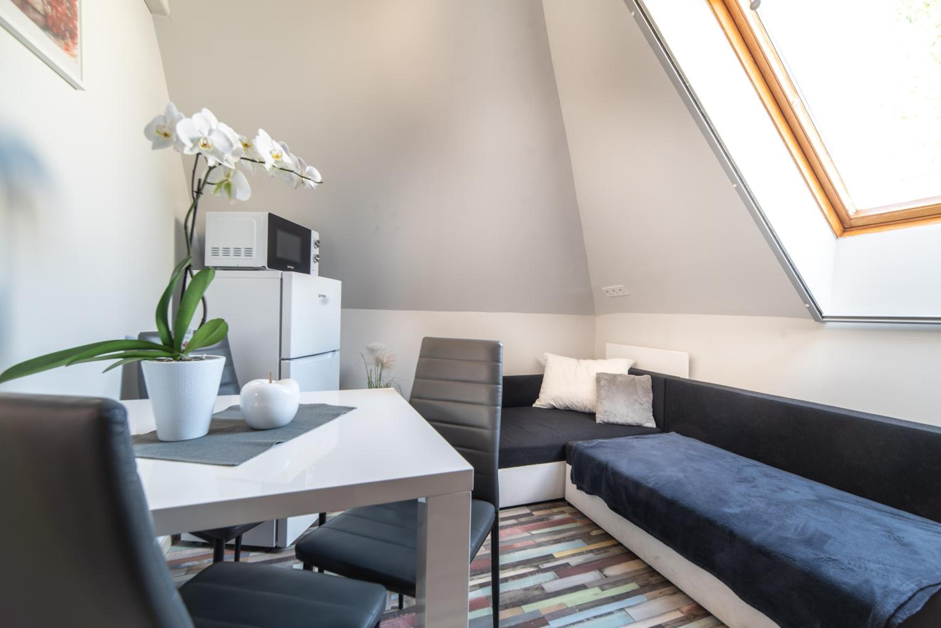 One-Bedroom Apartment - Photo 1