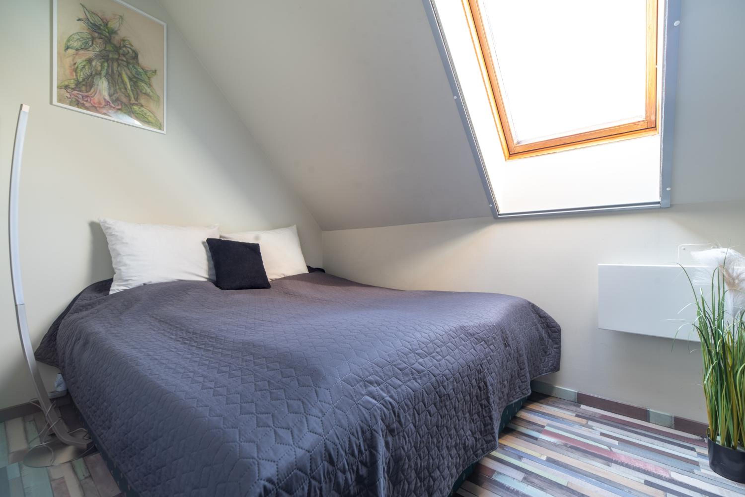 One-Bedroom Apartment - Photo 13