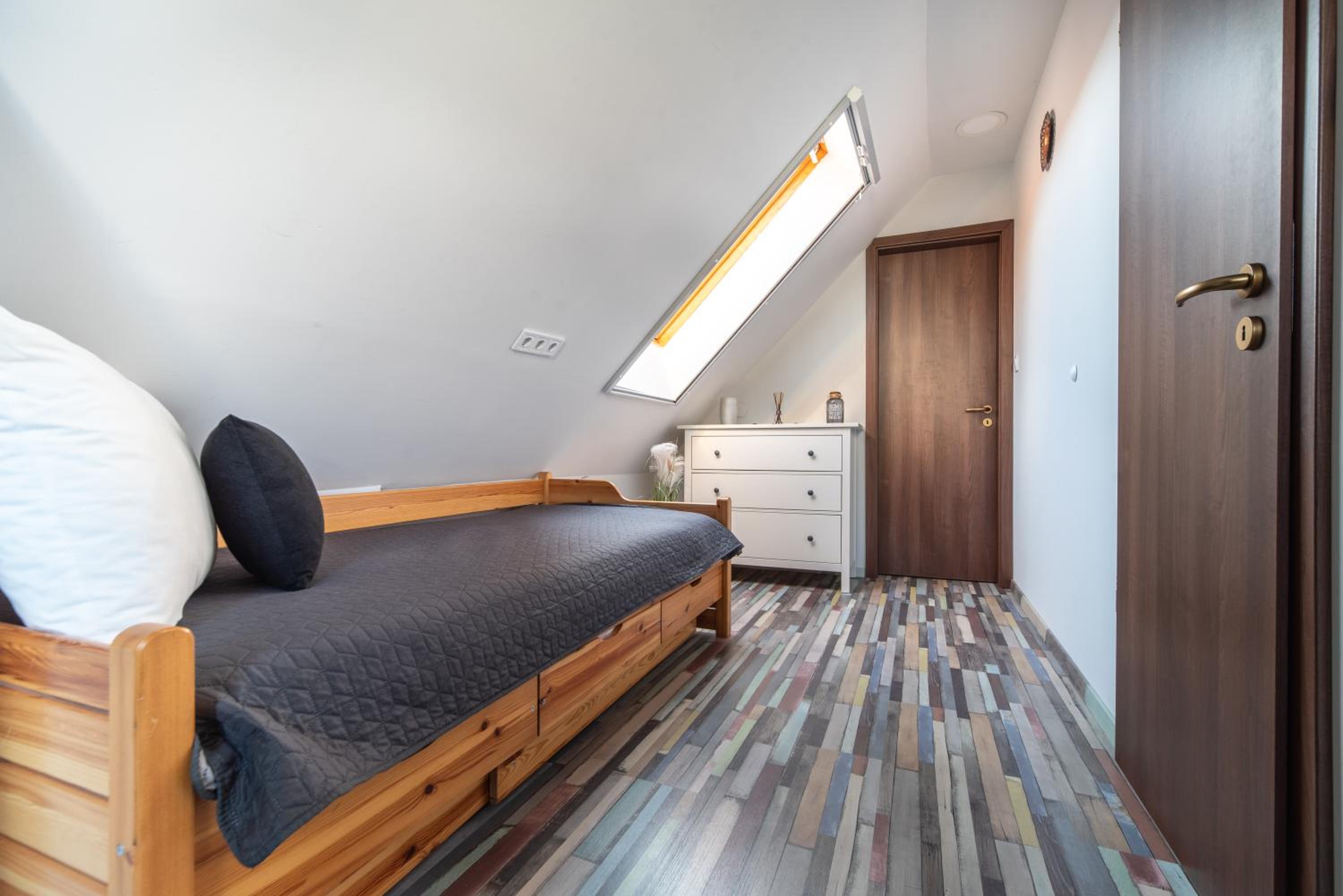 One-Bedroom Apartment - Photo 6