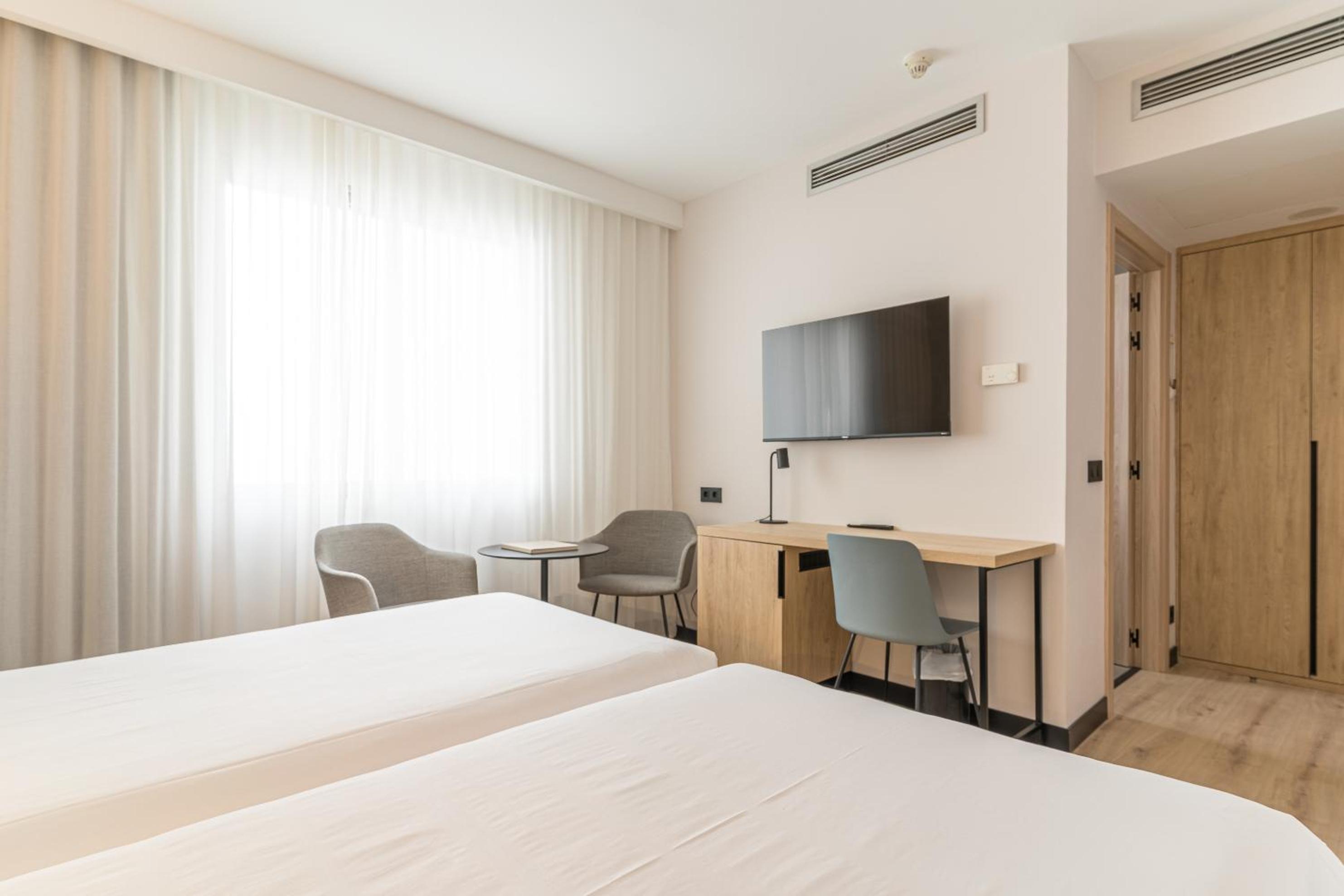 Interior twin room photo 3