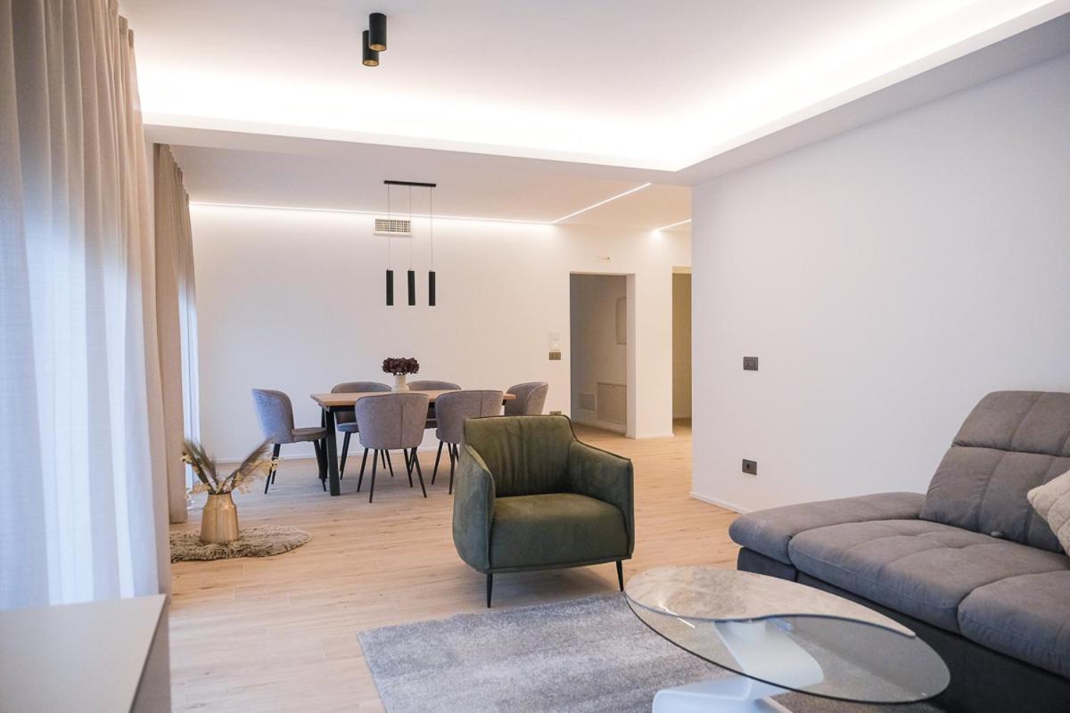 Three-Bedroom Deluxe Apartment photo 1