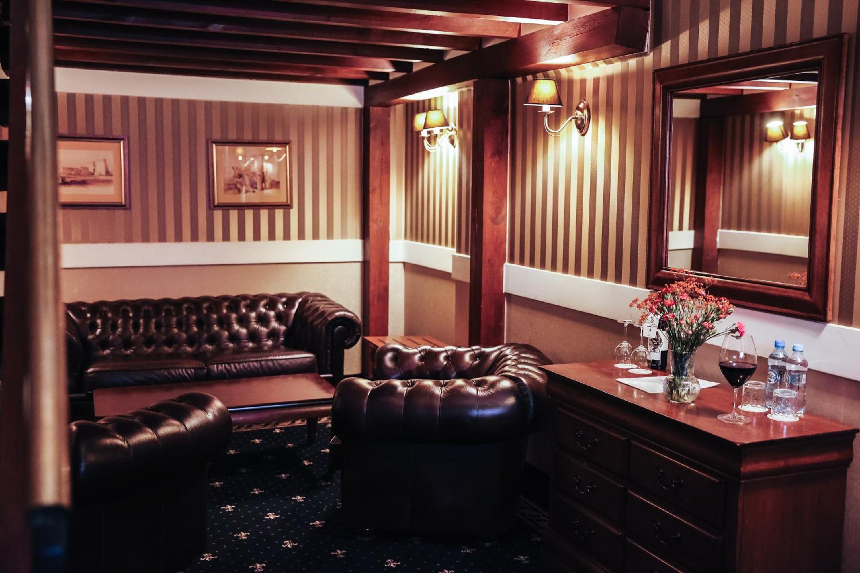 Suite - Photo 7