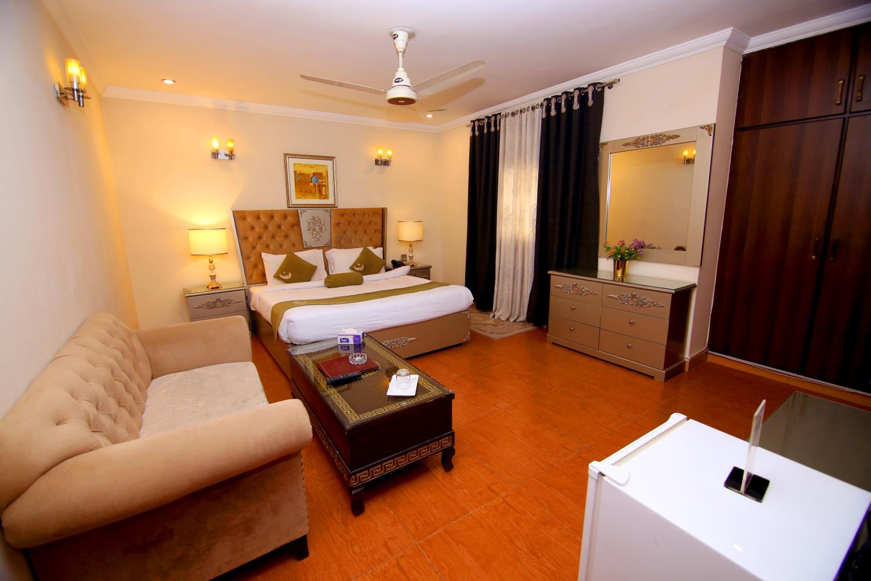 Superior Double or Twin Room with City View photo 3