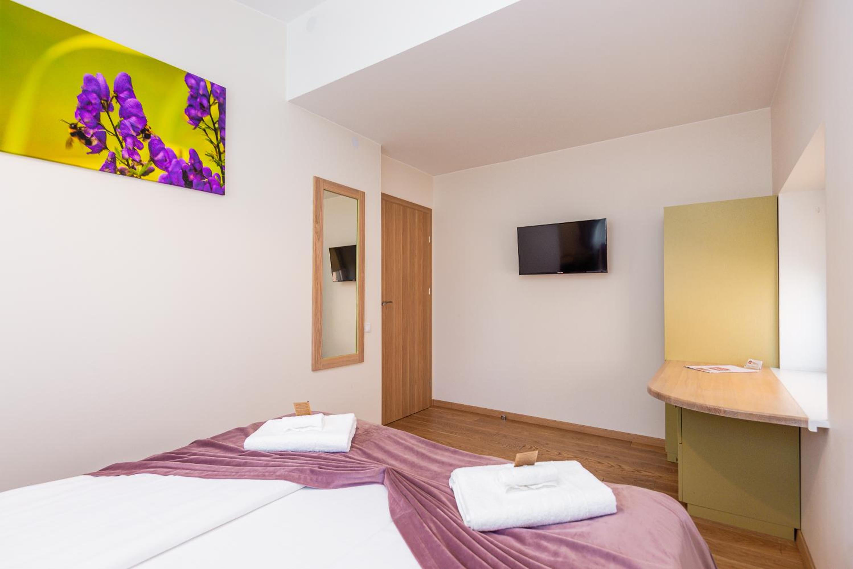 Double Room with Shared Bathroom photo 2
