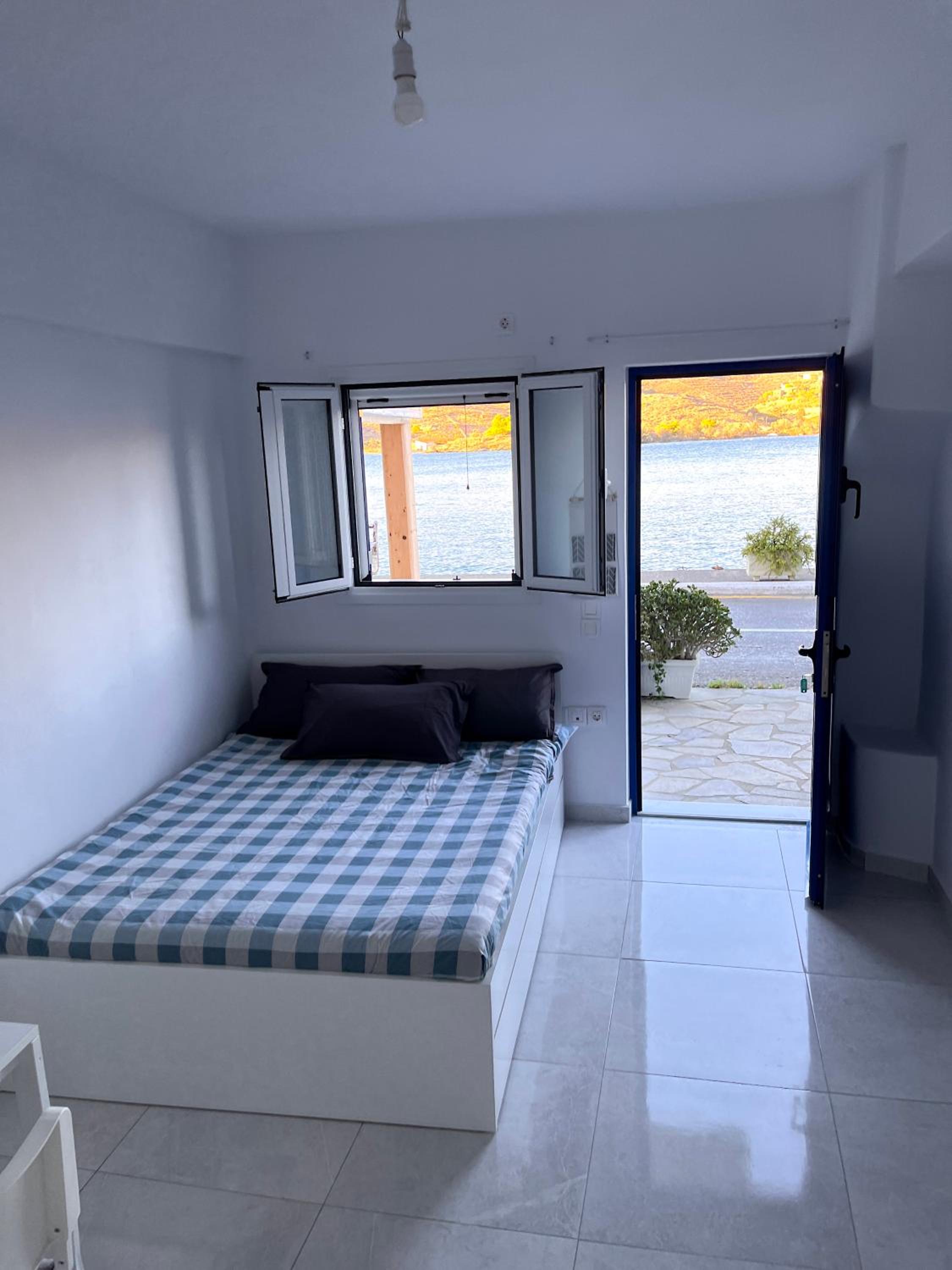 One-Bedroom House photo 1