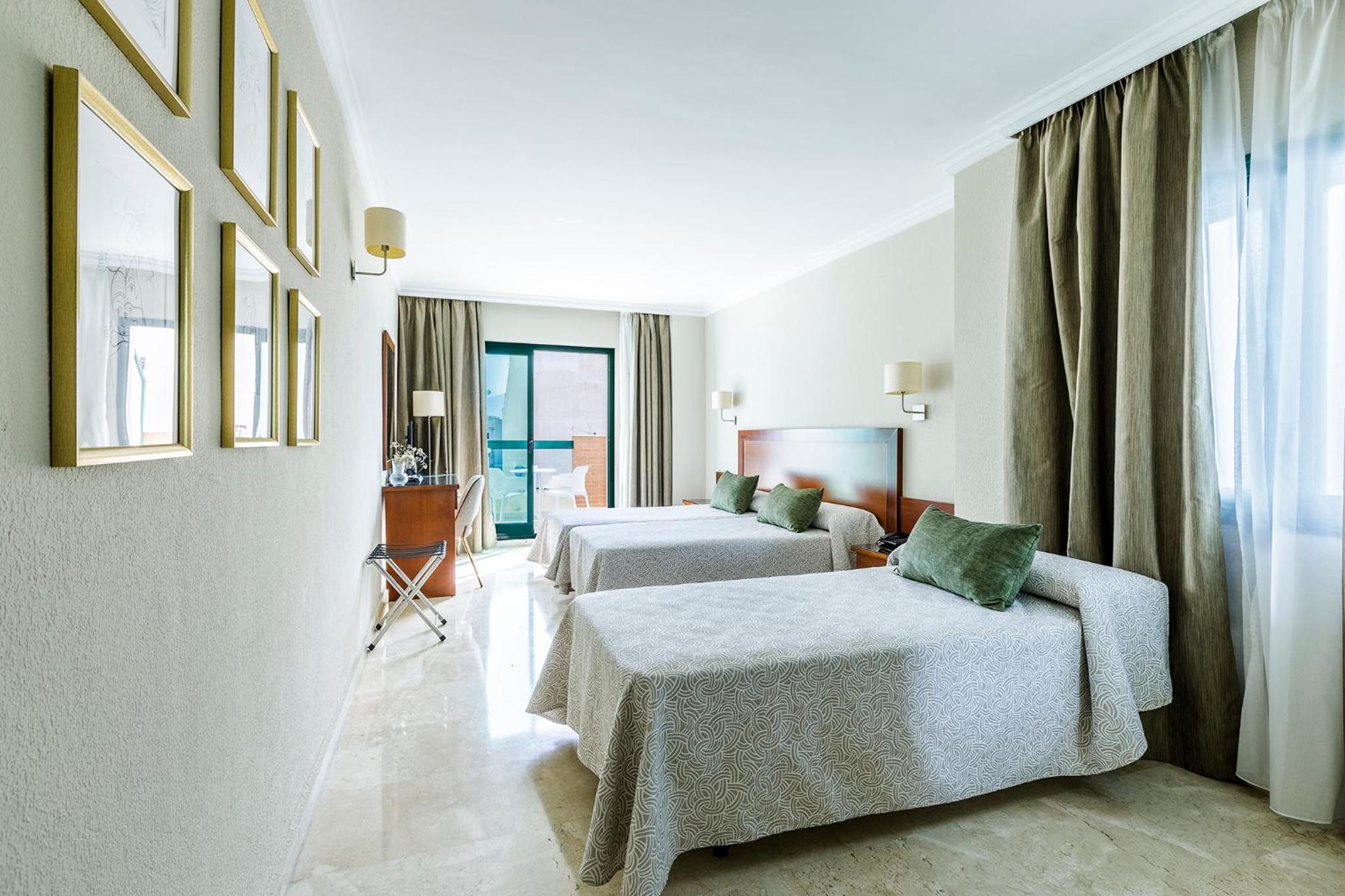 Triple Room (2 Adults + 1 Child) - Photo 3