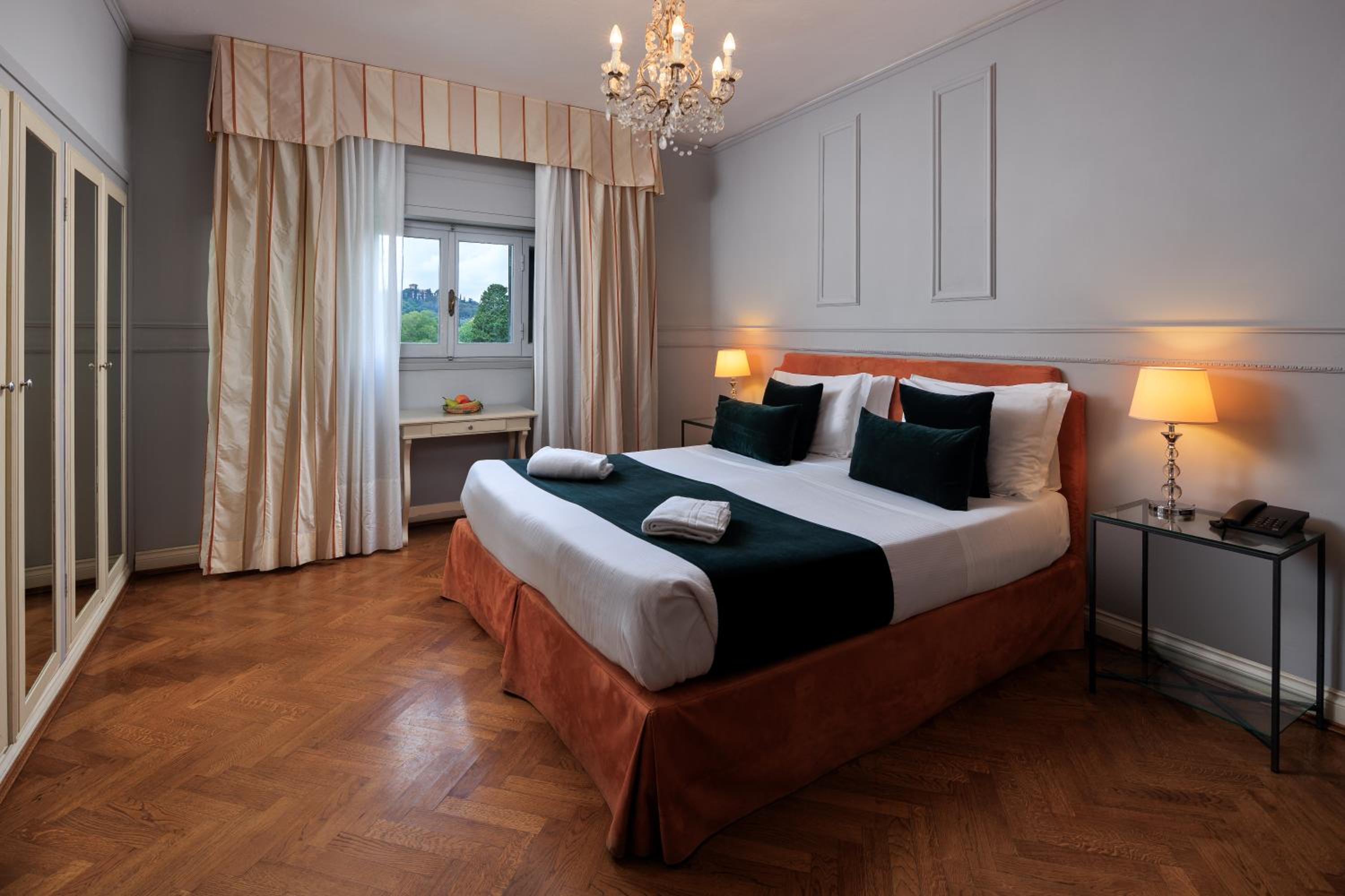 Deluxe Double or Twin Room photo 3