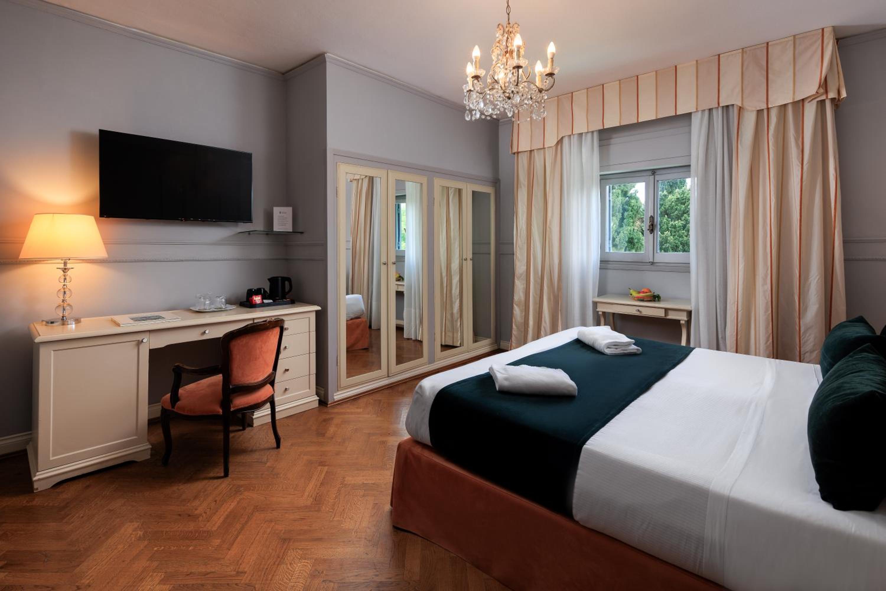 Deluxe Double or Twin Room photo 2