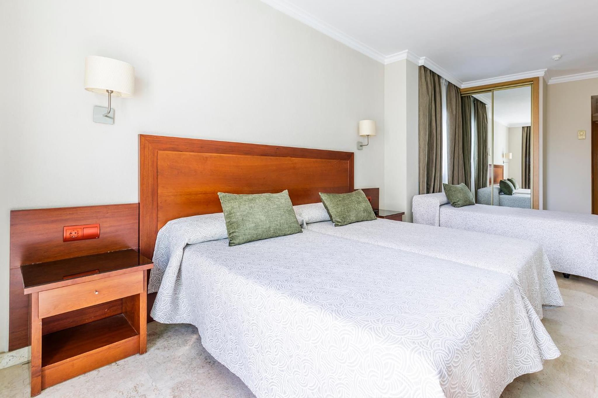 Triple Room (3 Adults) - Photo 2