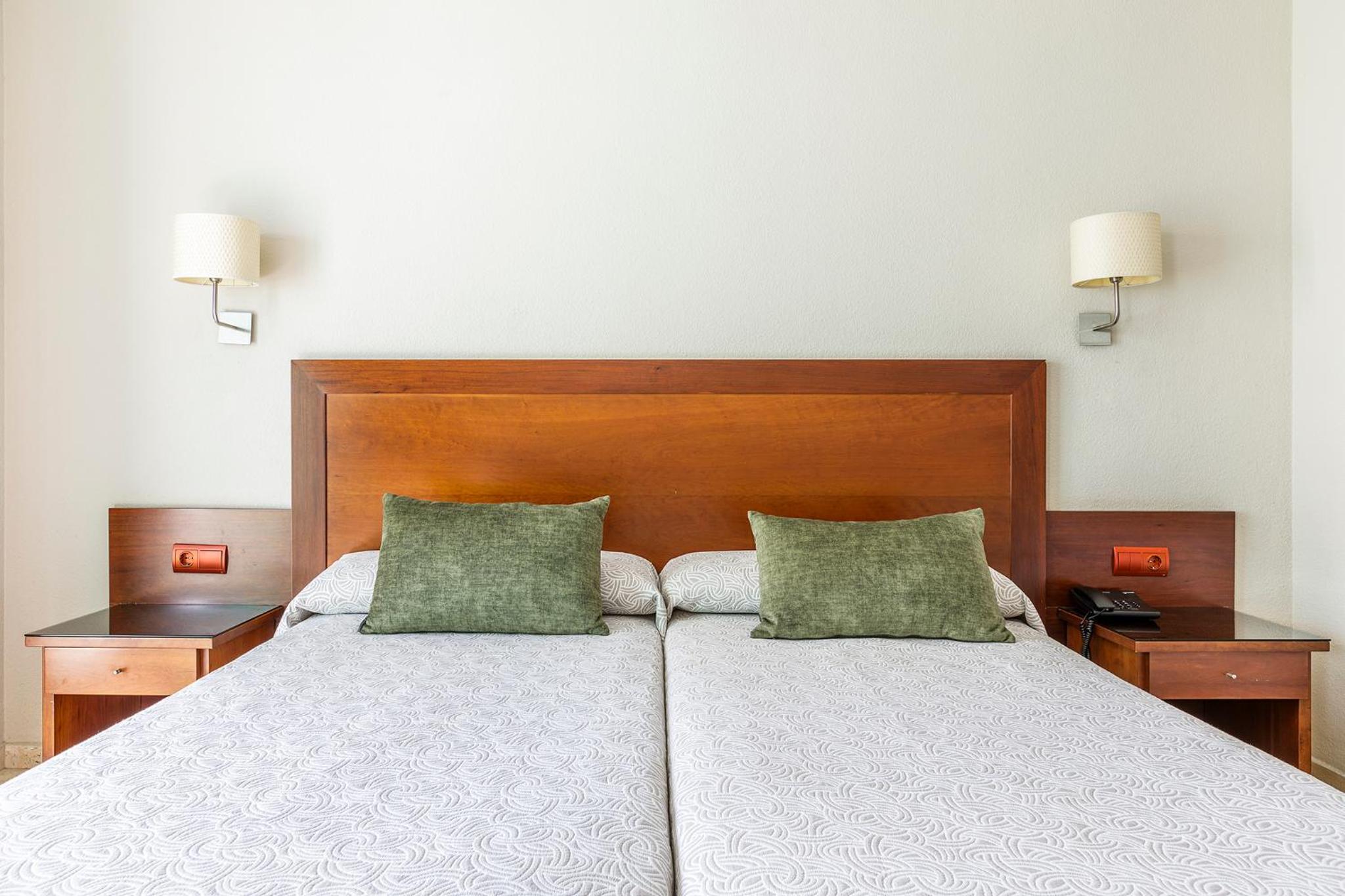 Triple Room (2 Adults + 1 Child) - Photo 5