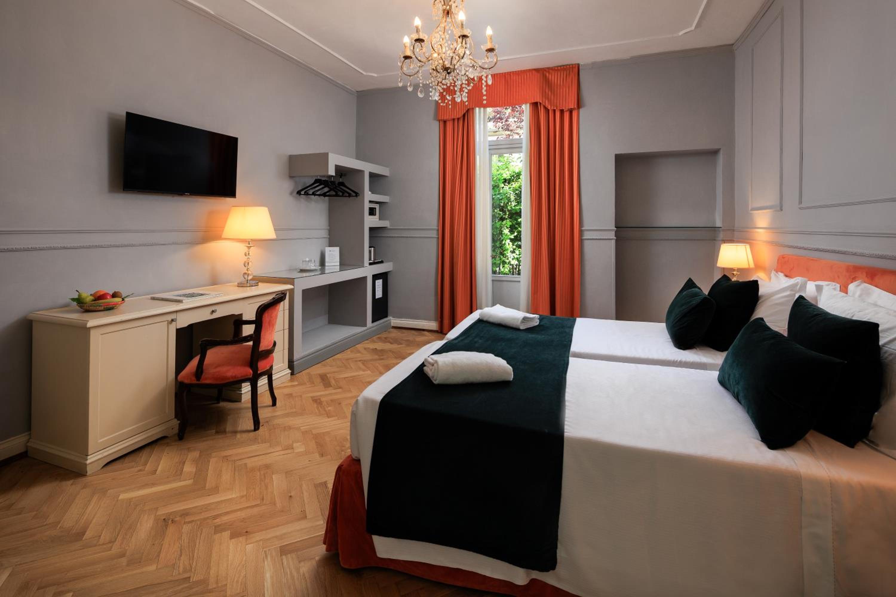 Classic Double or Twin Room photo 2
