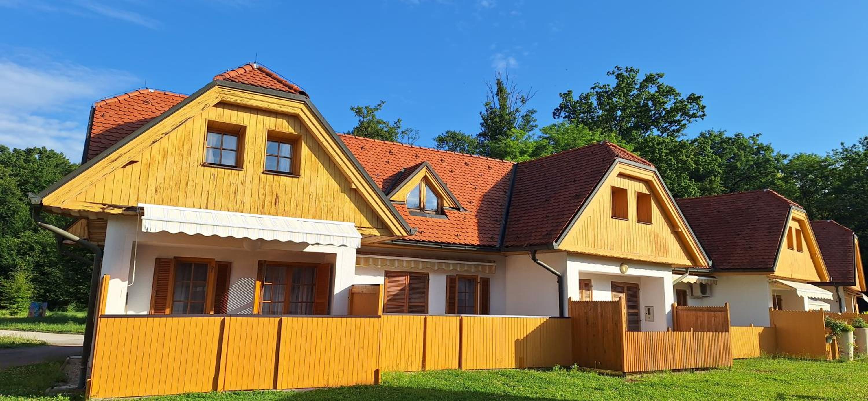 Deluxe Duplex Holiday Home with Terrace - Photo 1