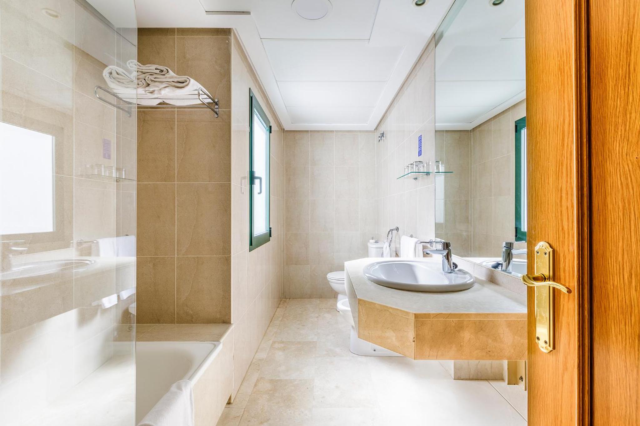 Triple Room (3 Adults) - Photo 6