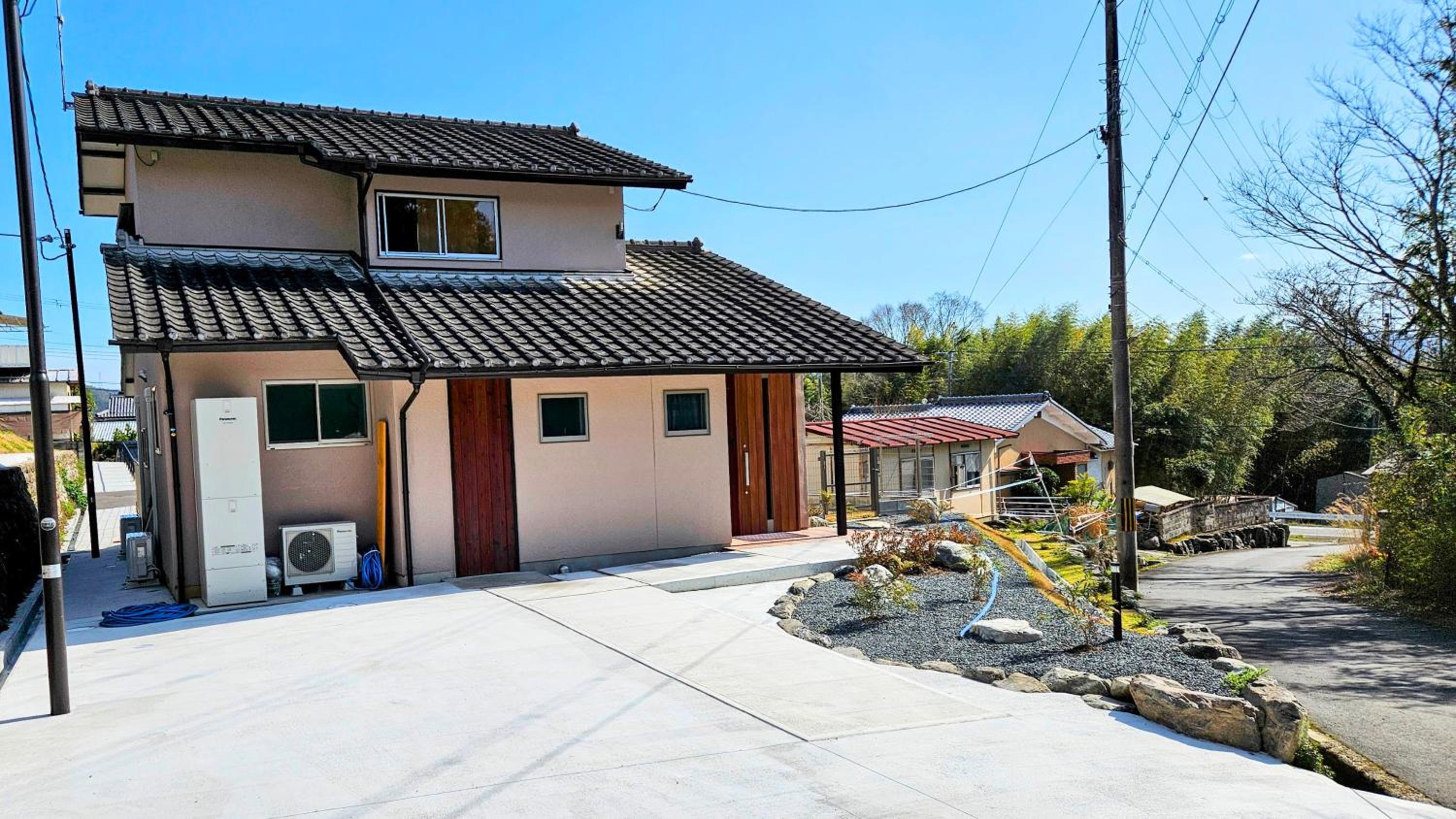 Five-Bedroom House photo 2