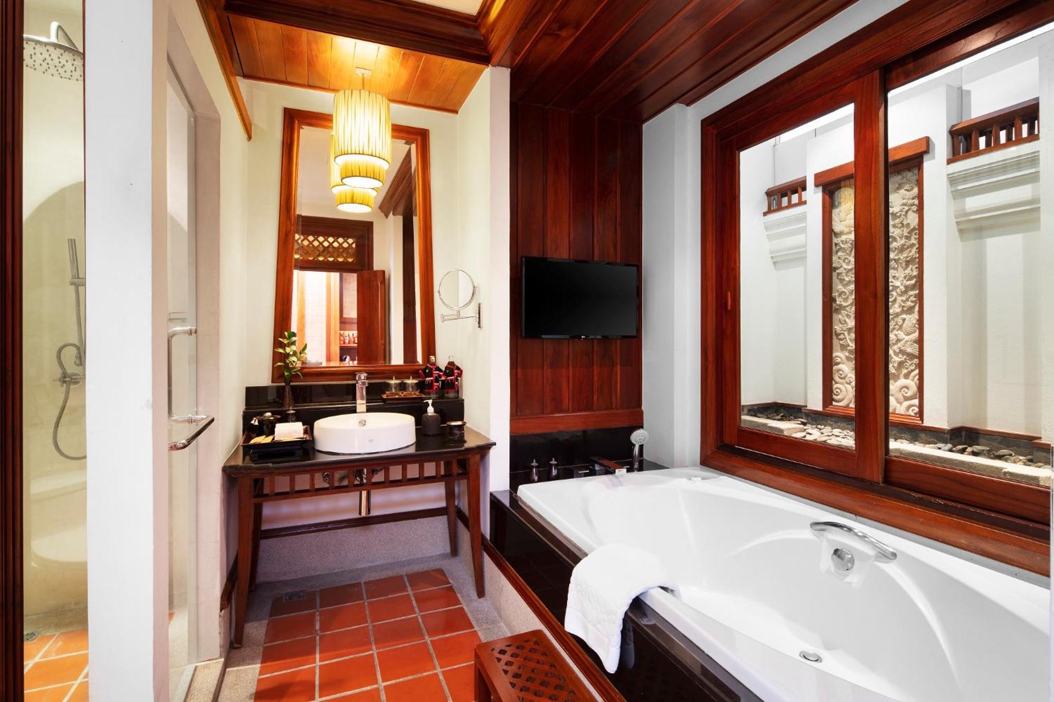 Deluxe Double Room with Balcony - Photo 4