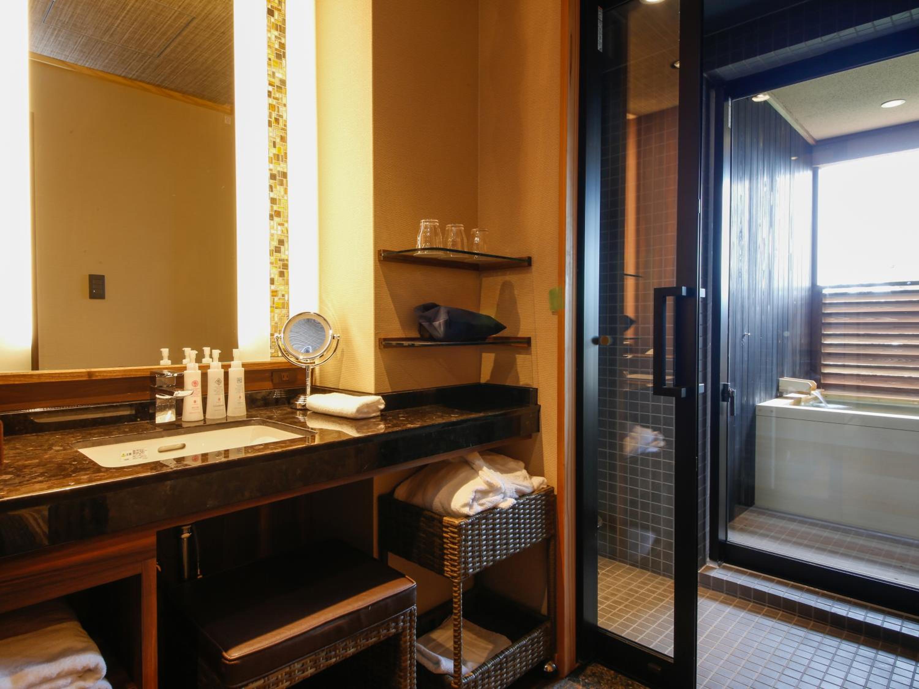 Japanese-Western Room with open-air bath TYPE D - Non-Smoking (2nd Floor) - Photo 3