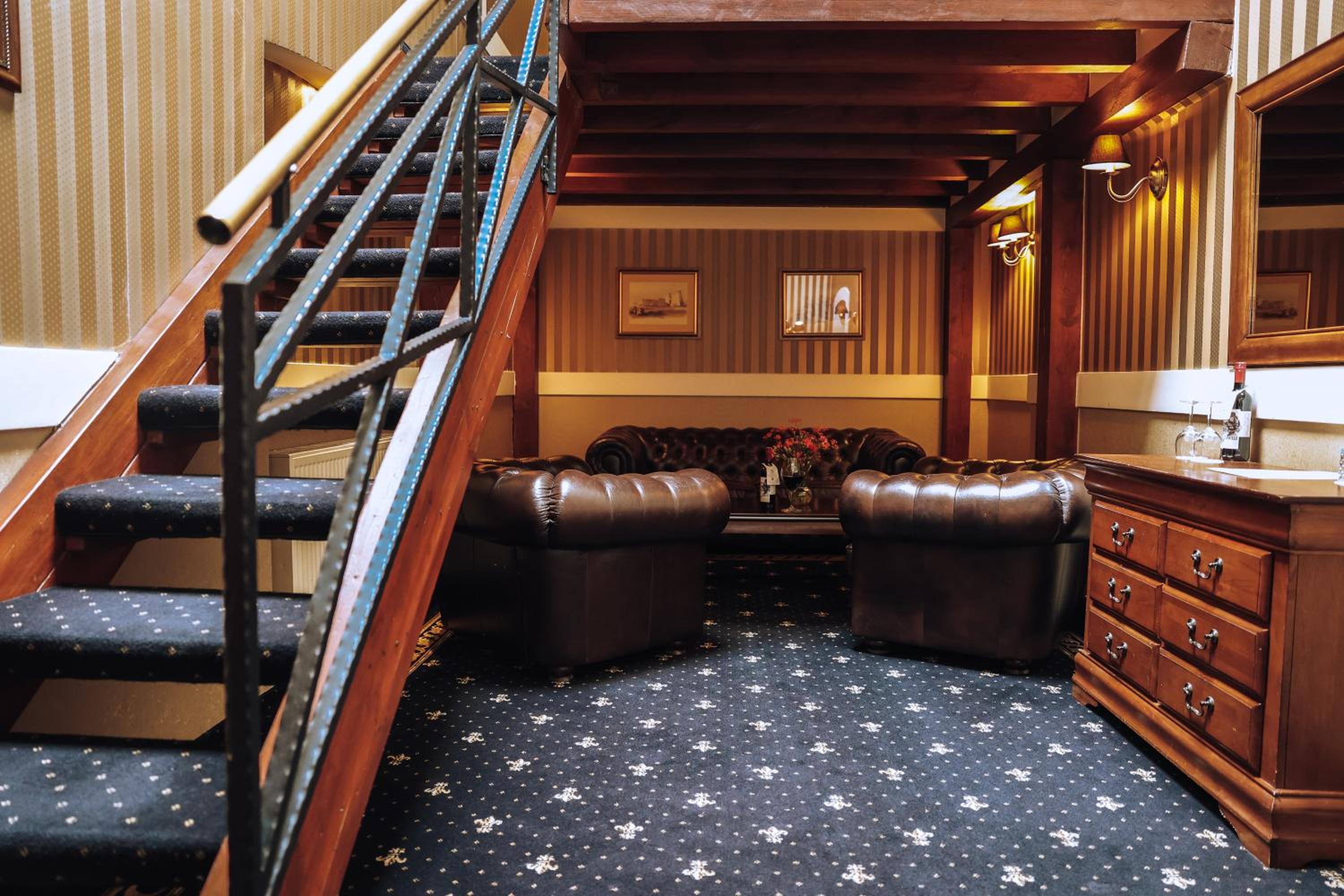 Suite - Photo 3