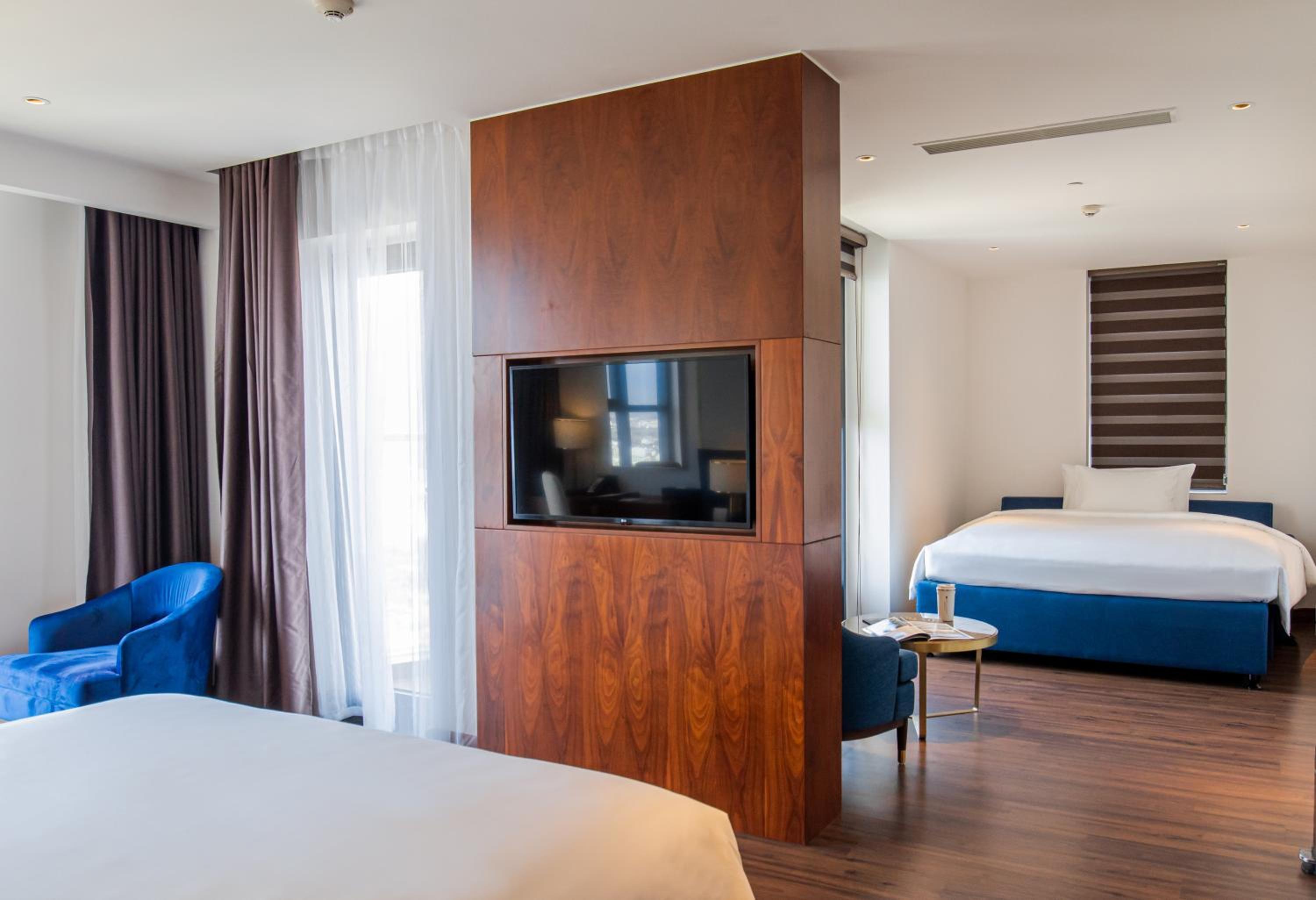 King Suite with Two King Beds with Balcony and Sea View - Photo 3