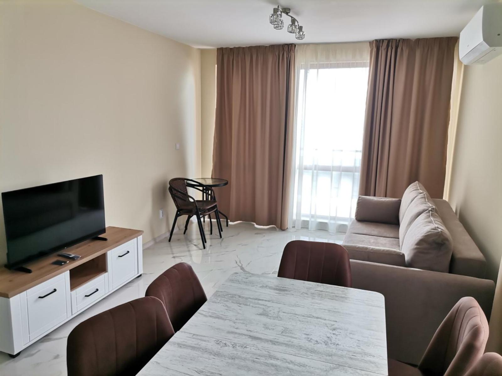 Apartment with Garden View