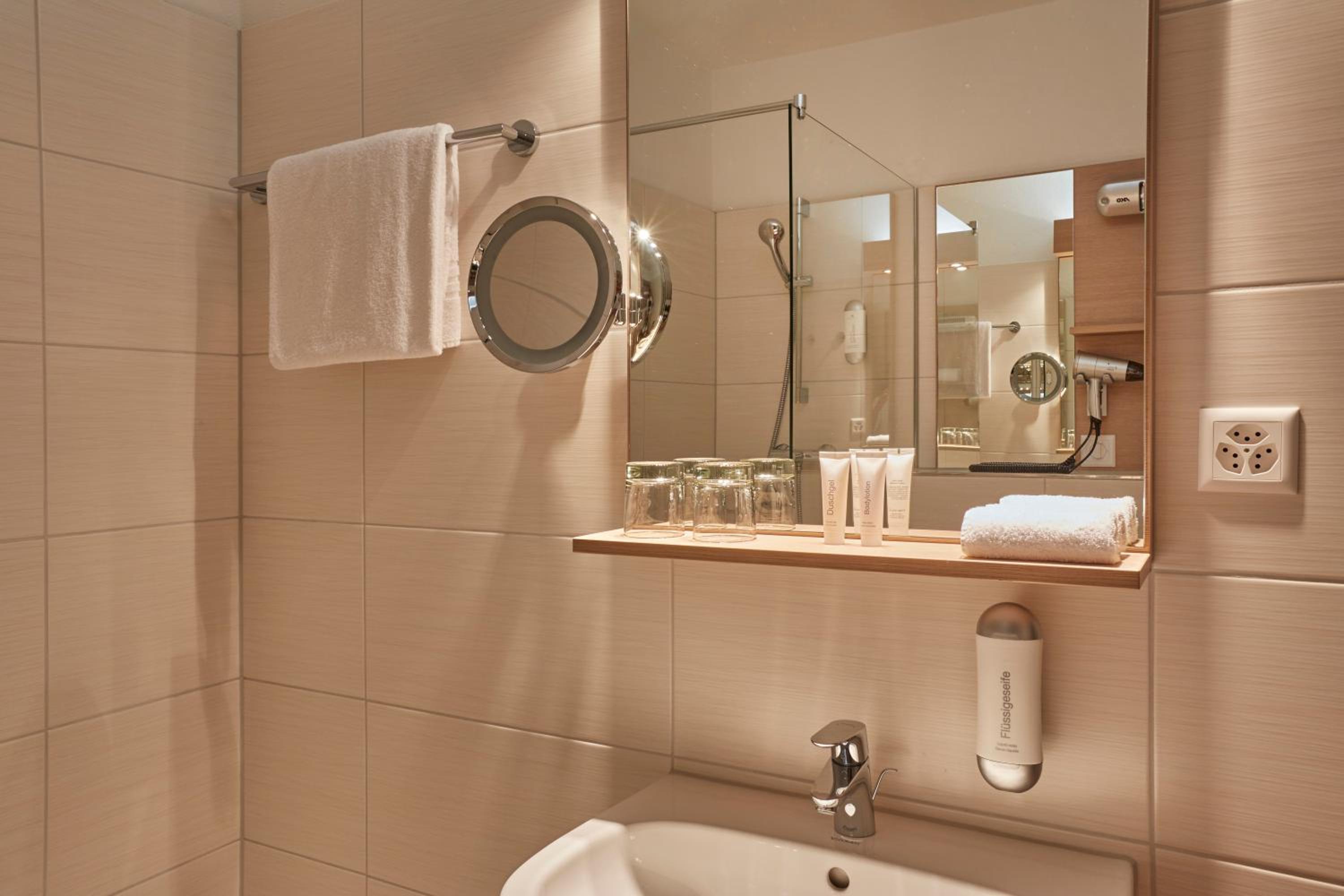 Standard Twin Room - Photo 4