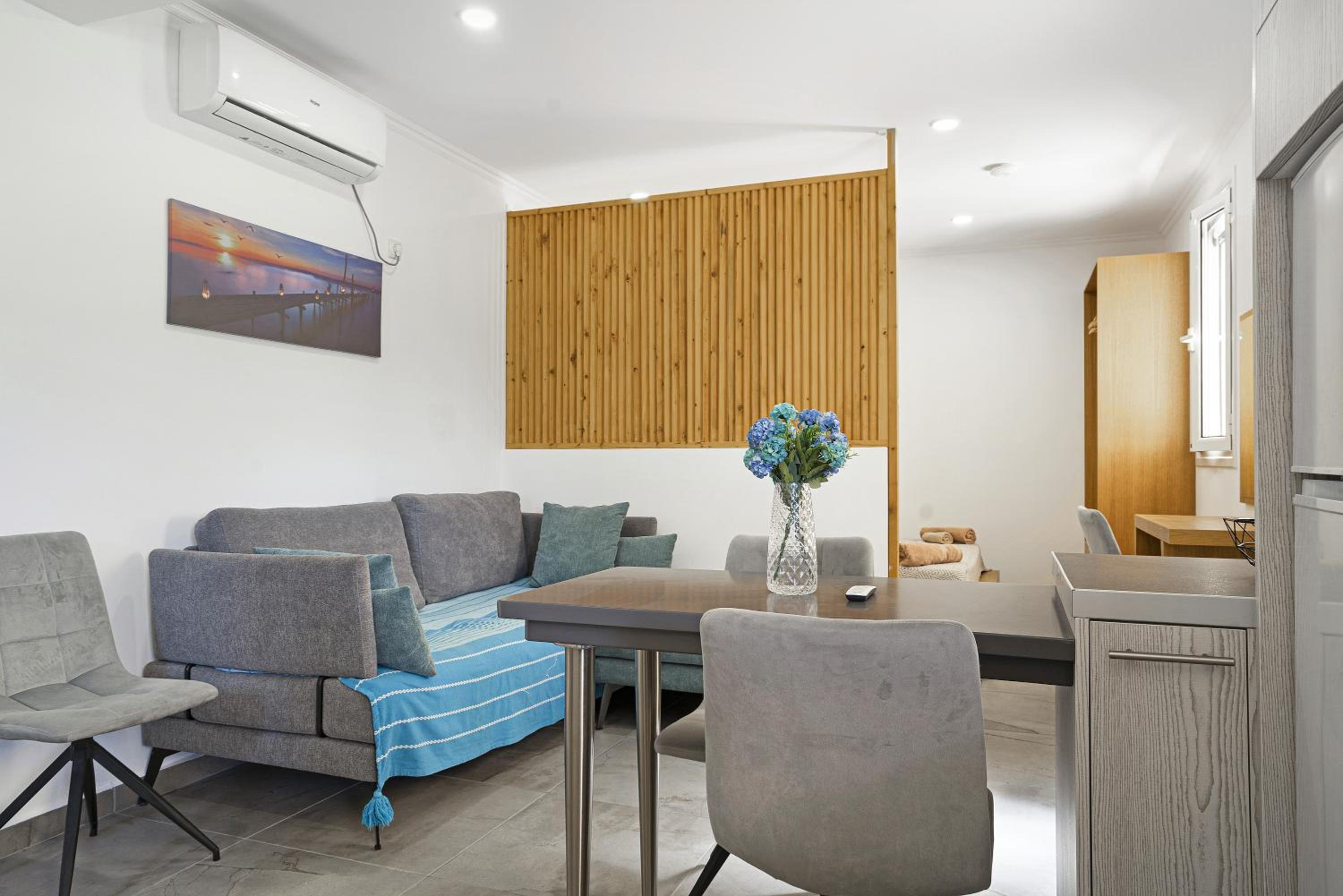 Superior One-Bedroom Apartment with Balcony