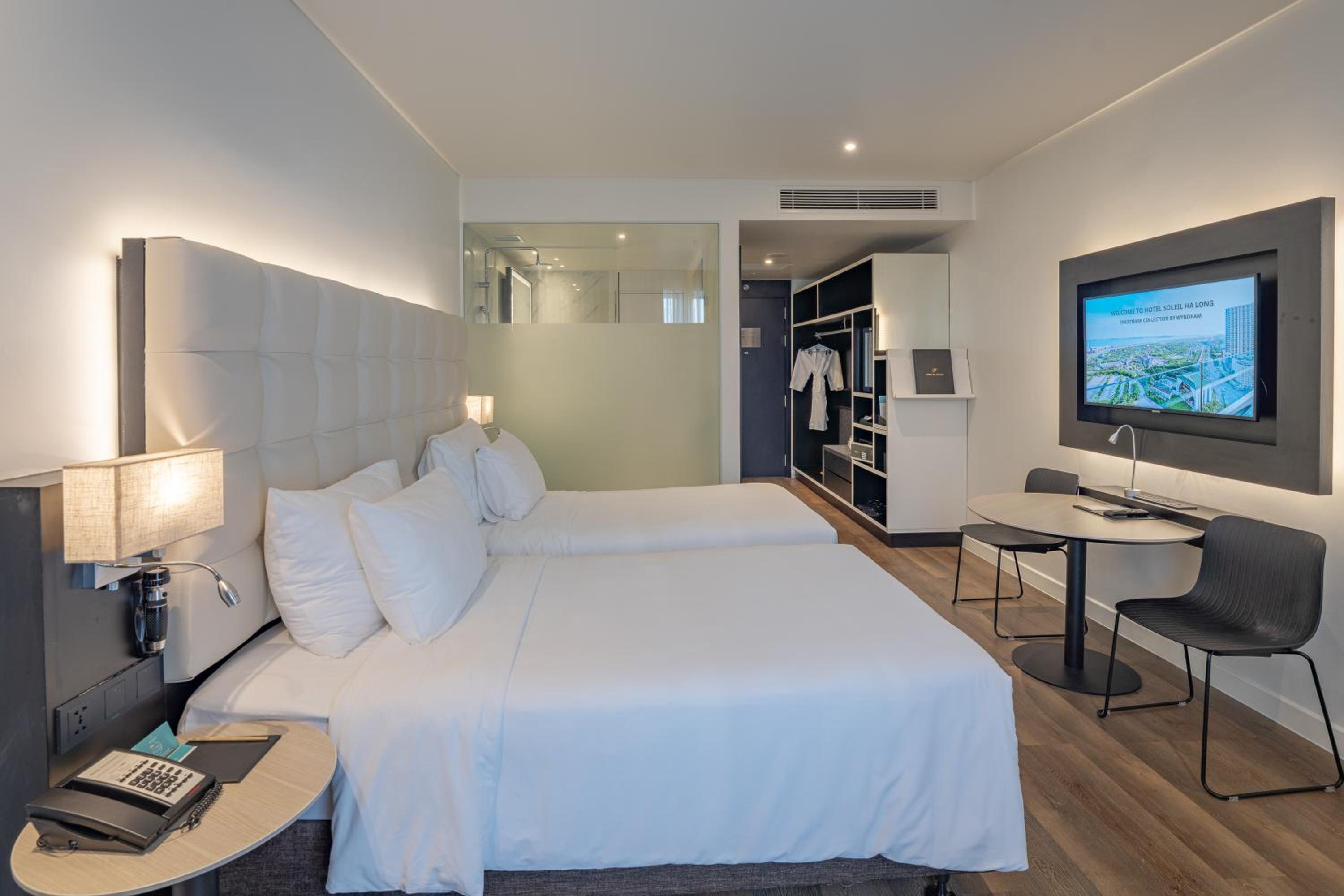 Deluxe Twin Room with City View - Non-Smoking - Photo 5