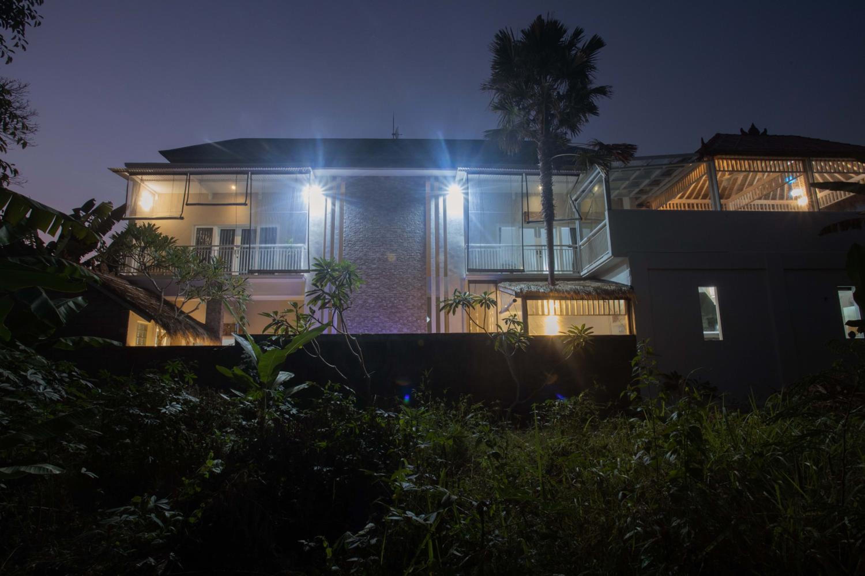 Three-Bedroom Villa photo 2