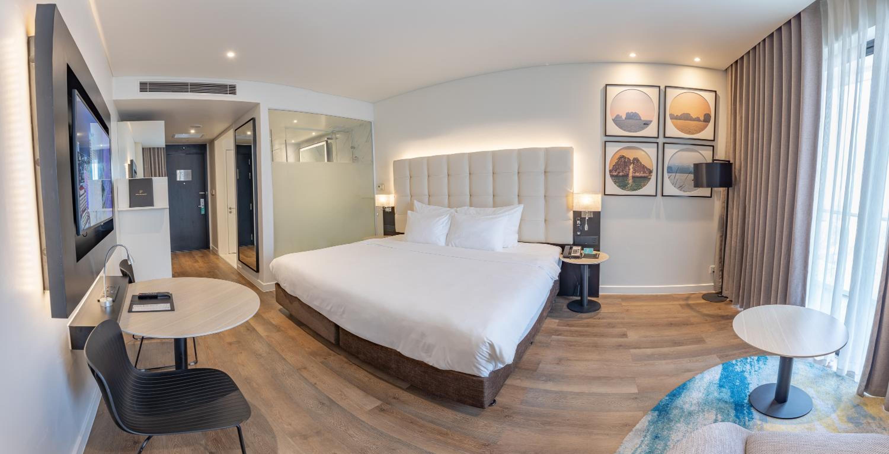 Deluxe King Room with City View - Non-Smoking - Photo 3