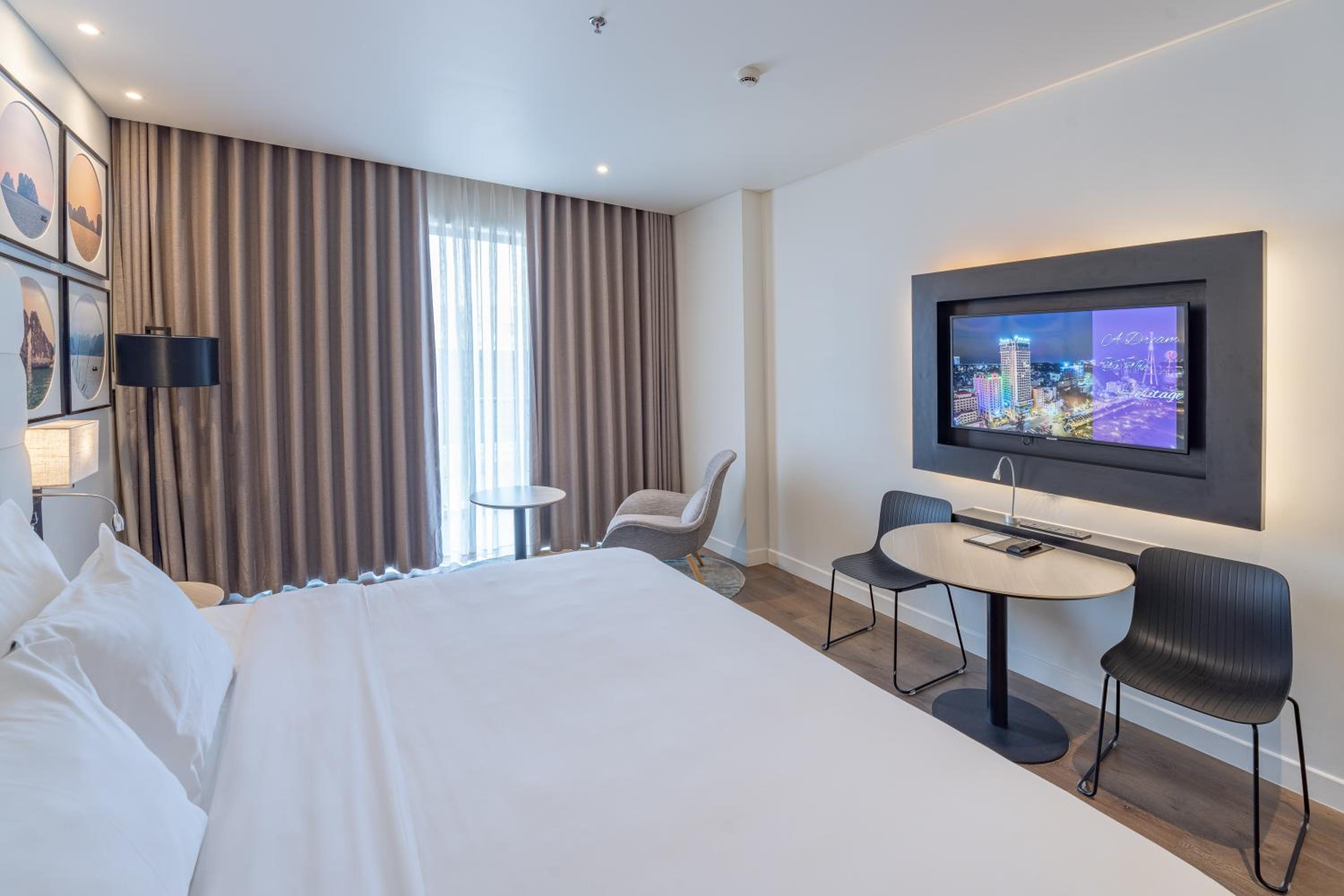 Deluxe King Room with City View - Non-Smoking - Photo 5