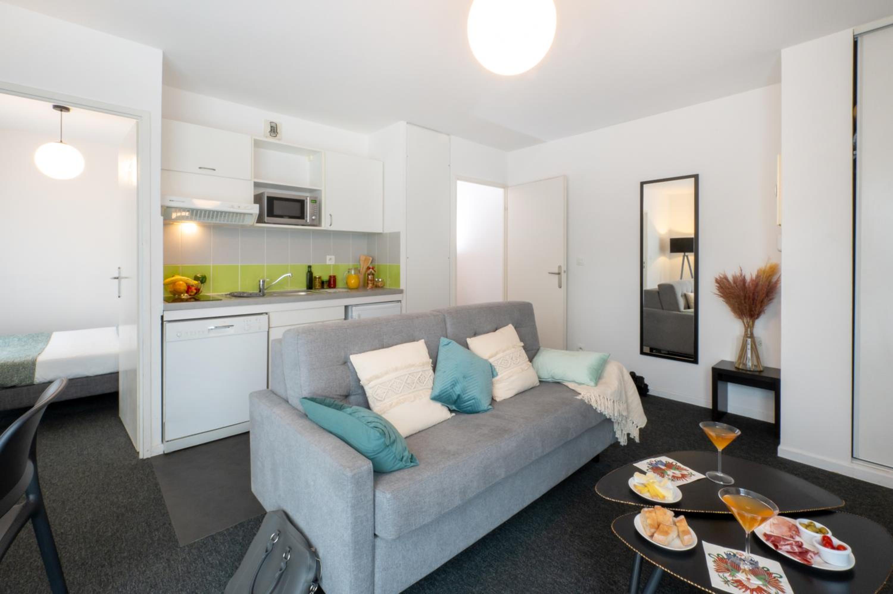 One-Bedroom Apartment (4 Adults) - Photo 10