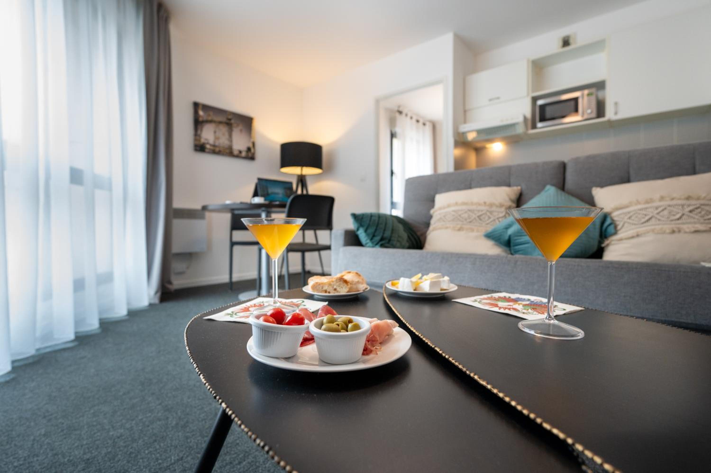 One-Bedroom Apartment (4 Adults) - Photo 8