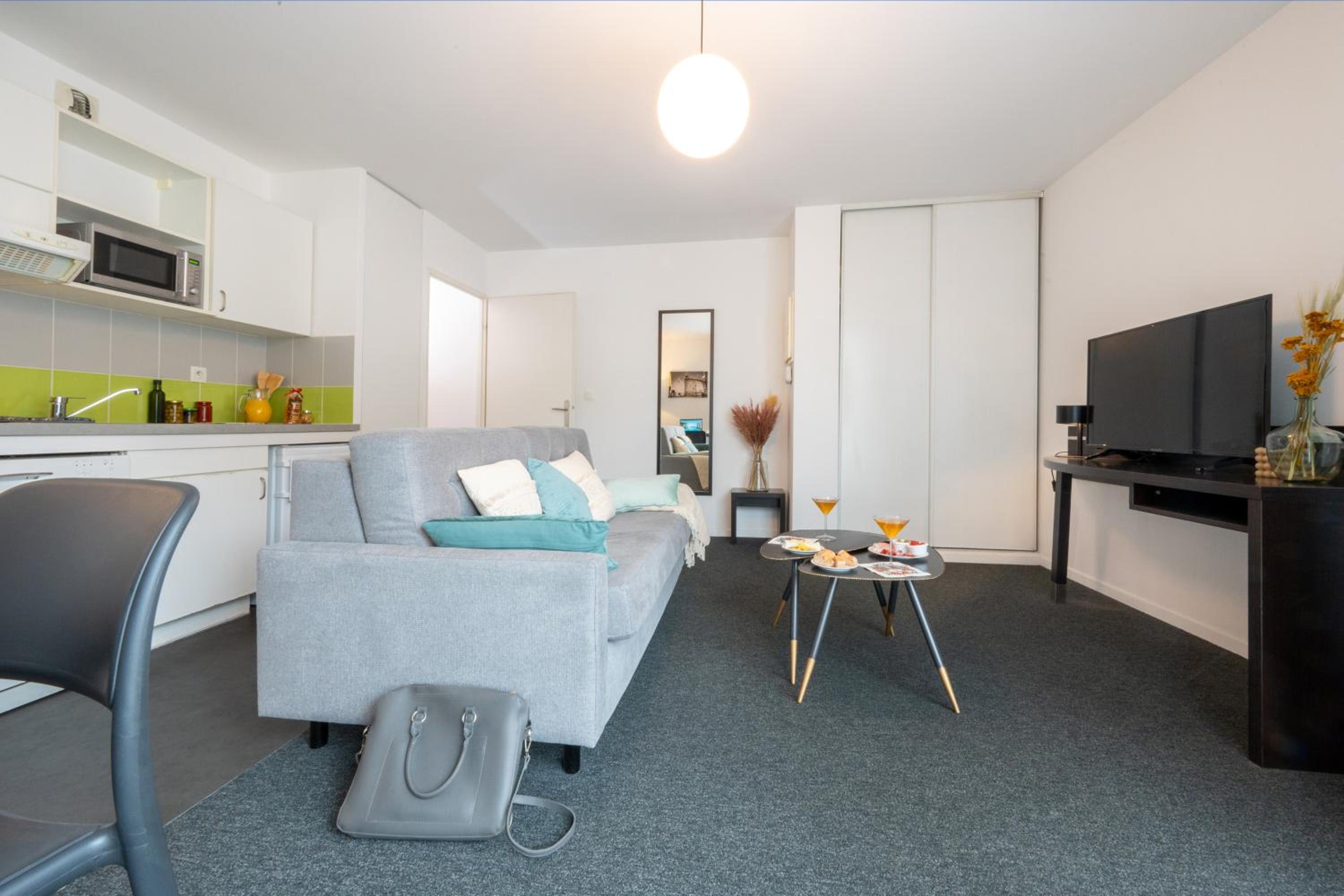 One-Bedroom Apartment (4 Adults) - Photo 7