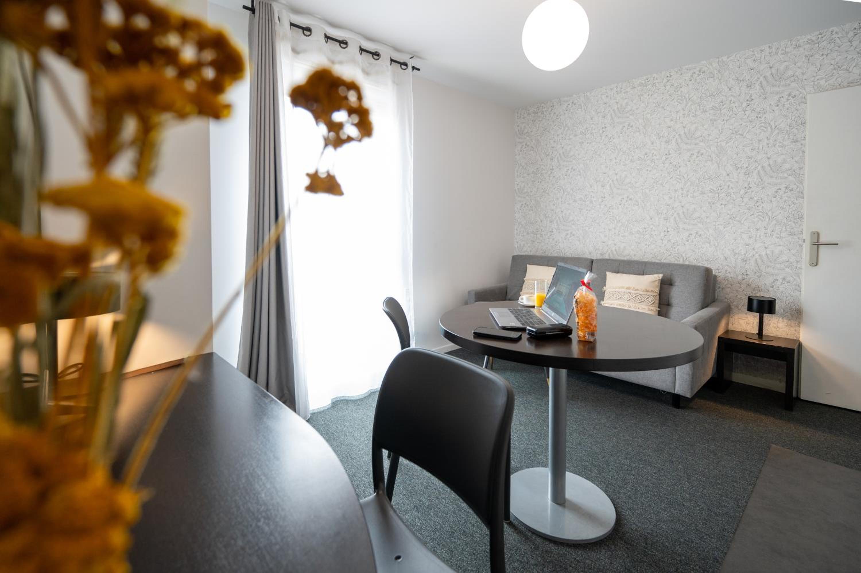One-Bedroom Apartment (4 Adults) - Photo 6