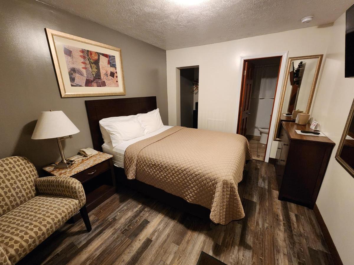 Queen room