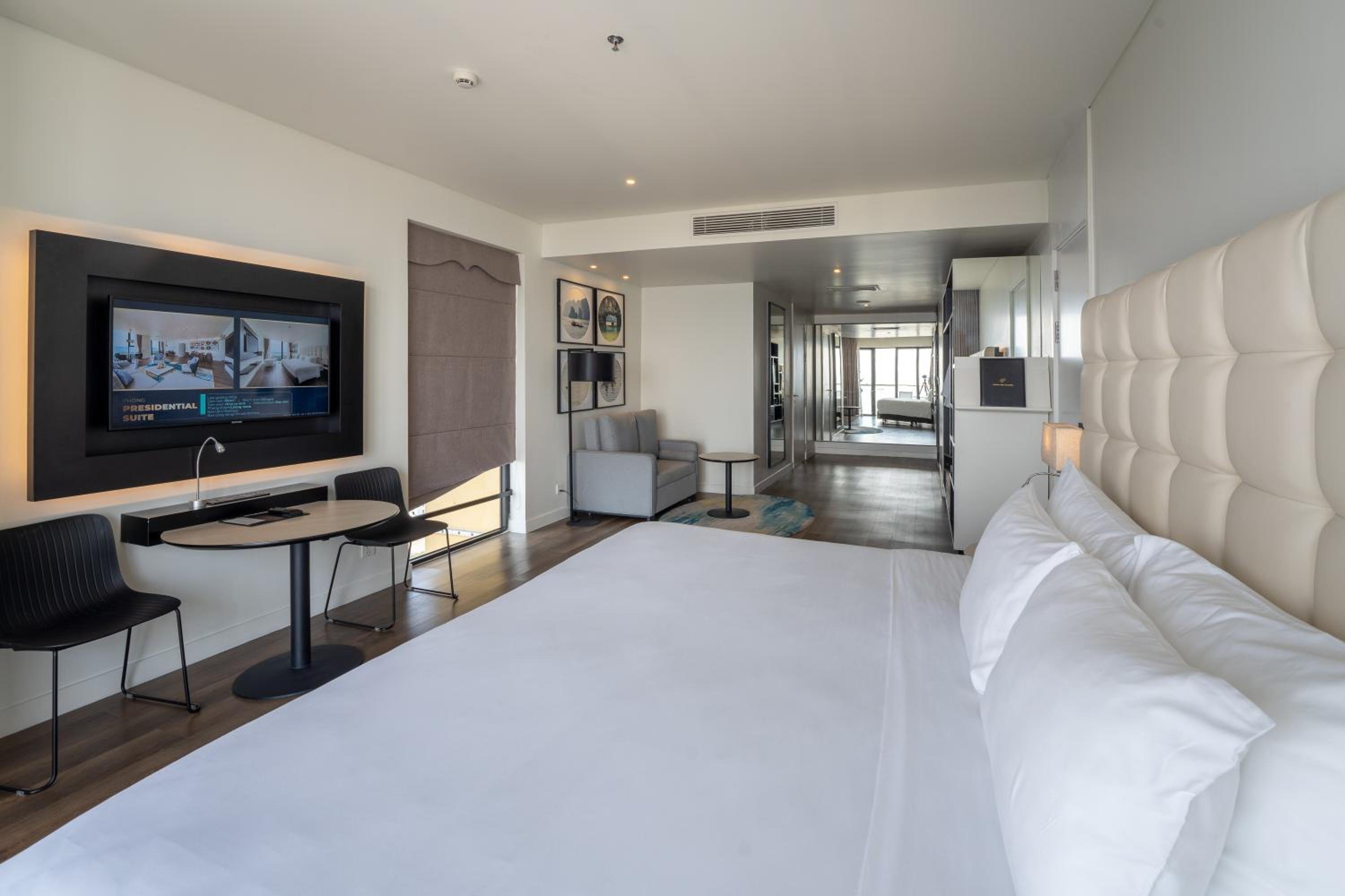 Premier Room - Non-Smoking - Photo 8