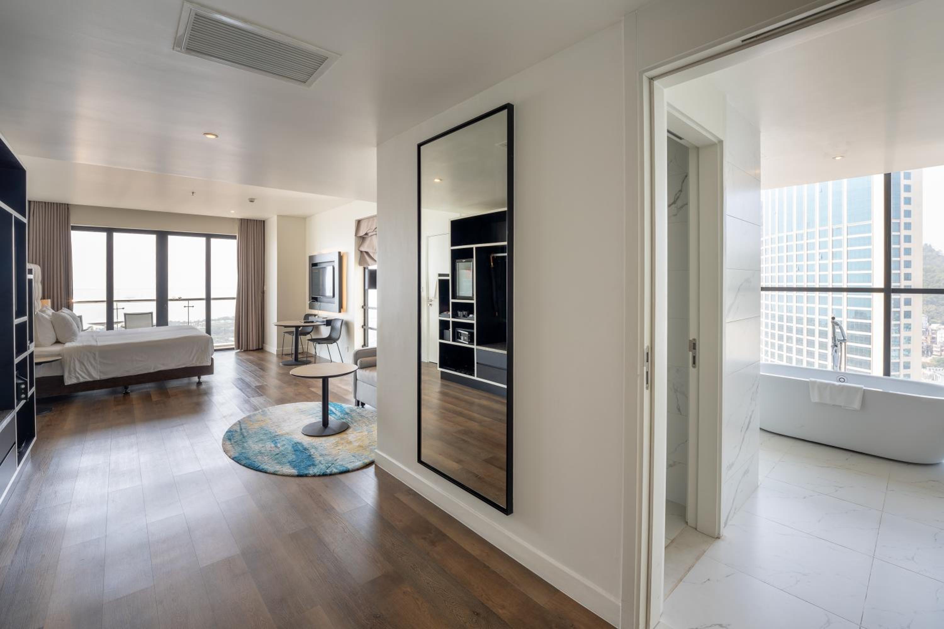 Premier Room - Non-Smoking - Photo 7