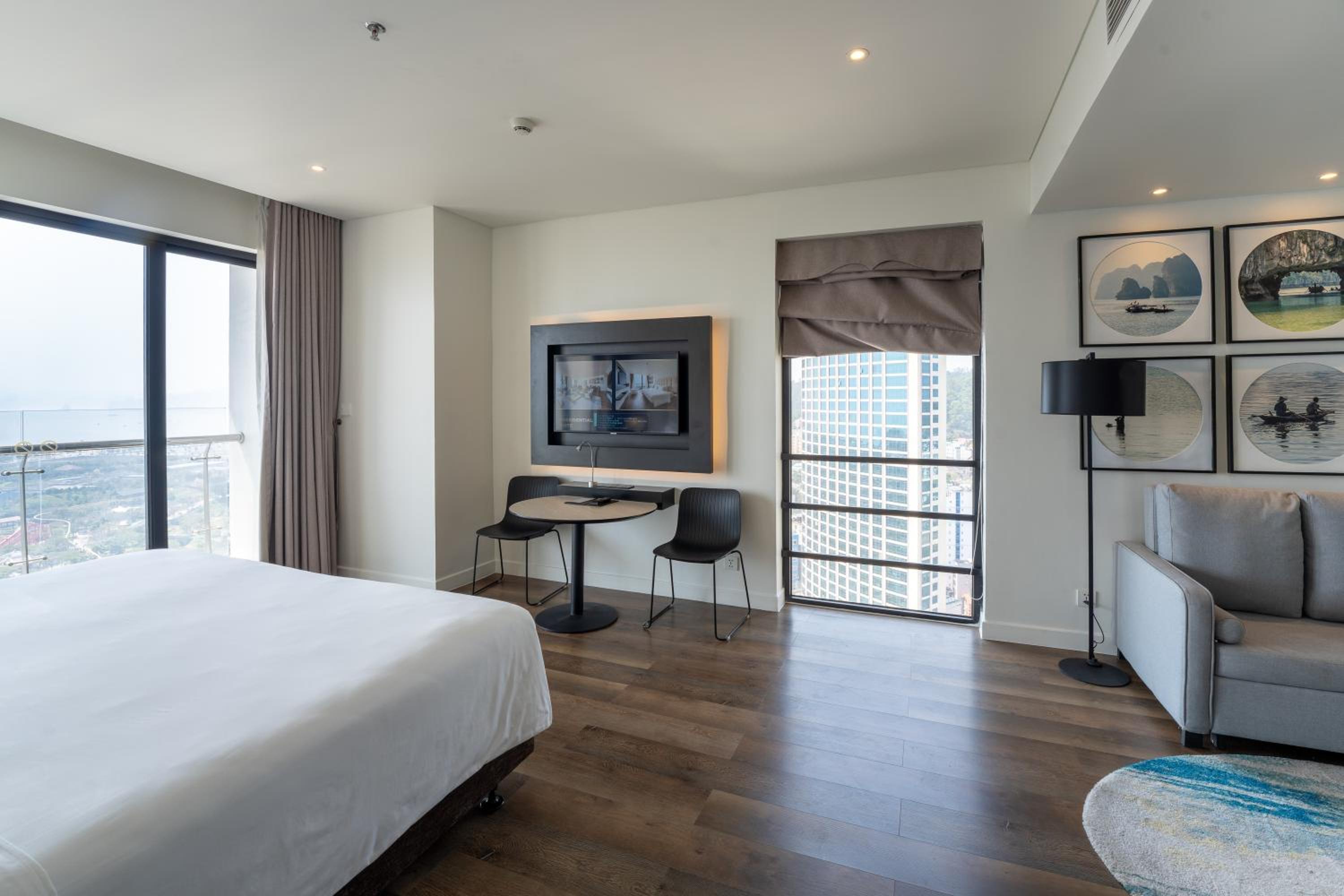 Premier Room - Non-Smoking - Photo 9