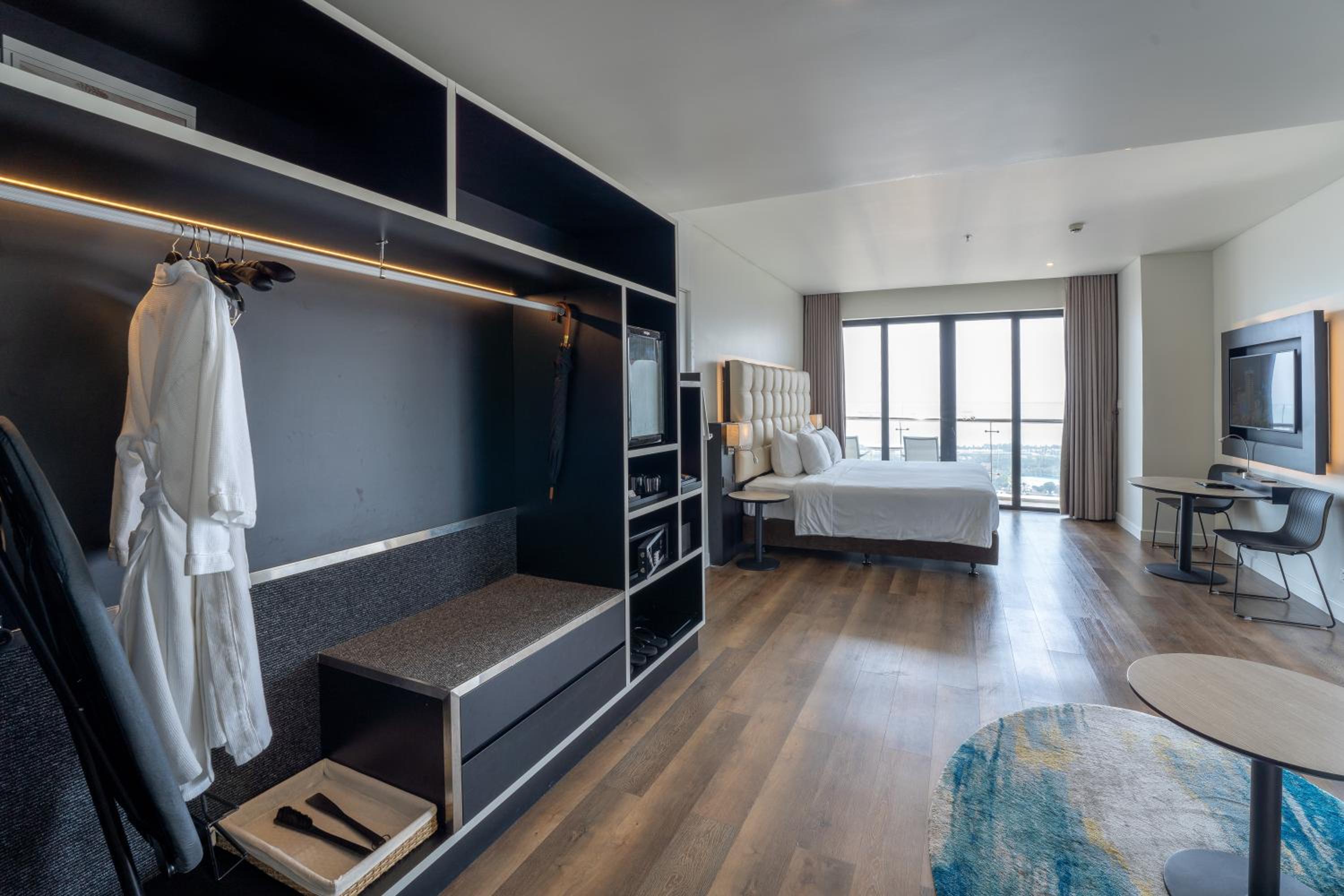 Premier Room - Non-Smoking - Photo 13