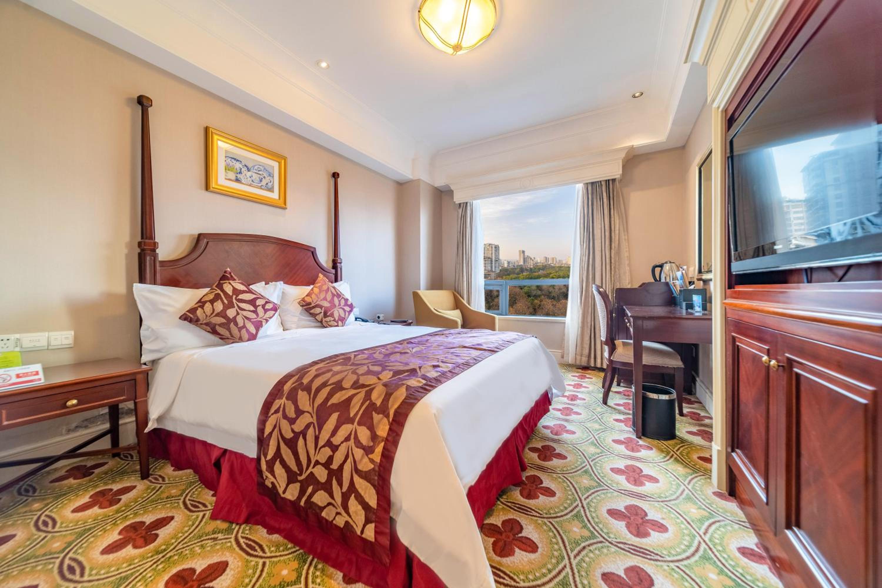 Deluxe Queen Room - Non-Smoking - Photo 4