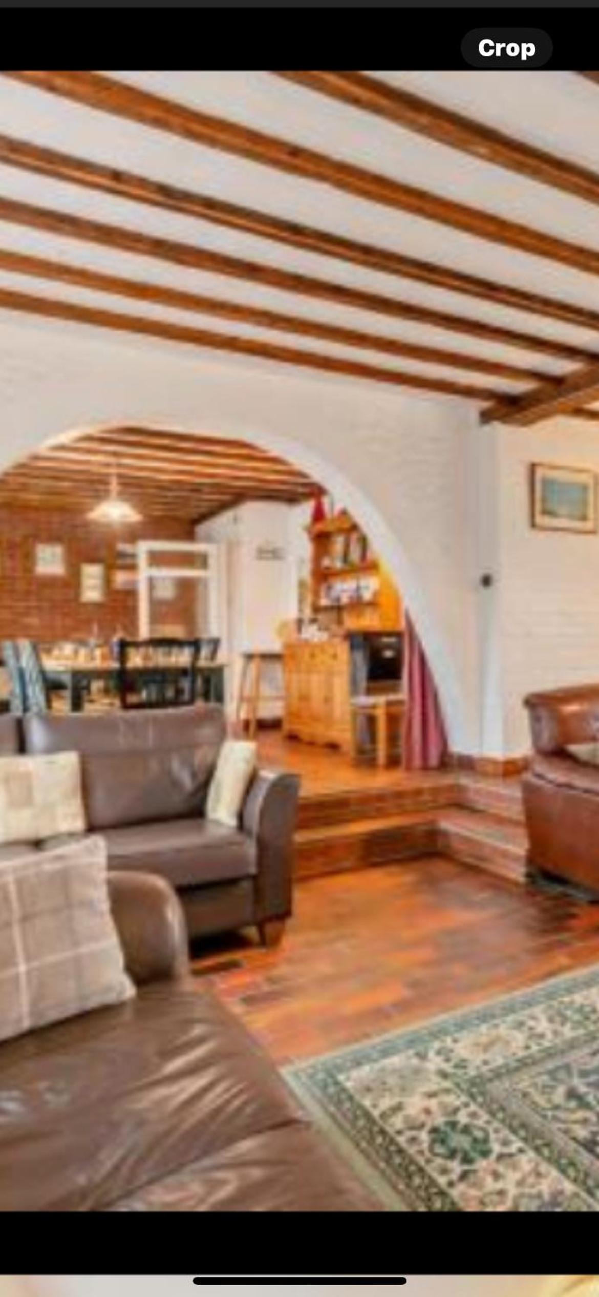 Five-Bedroom House photo 1