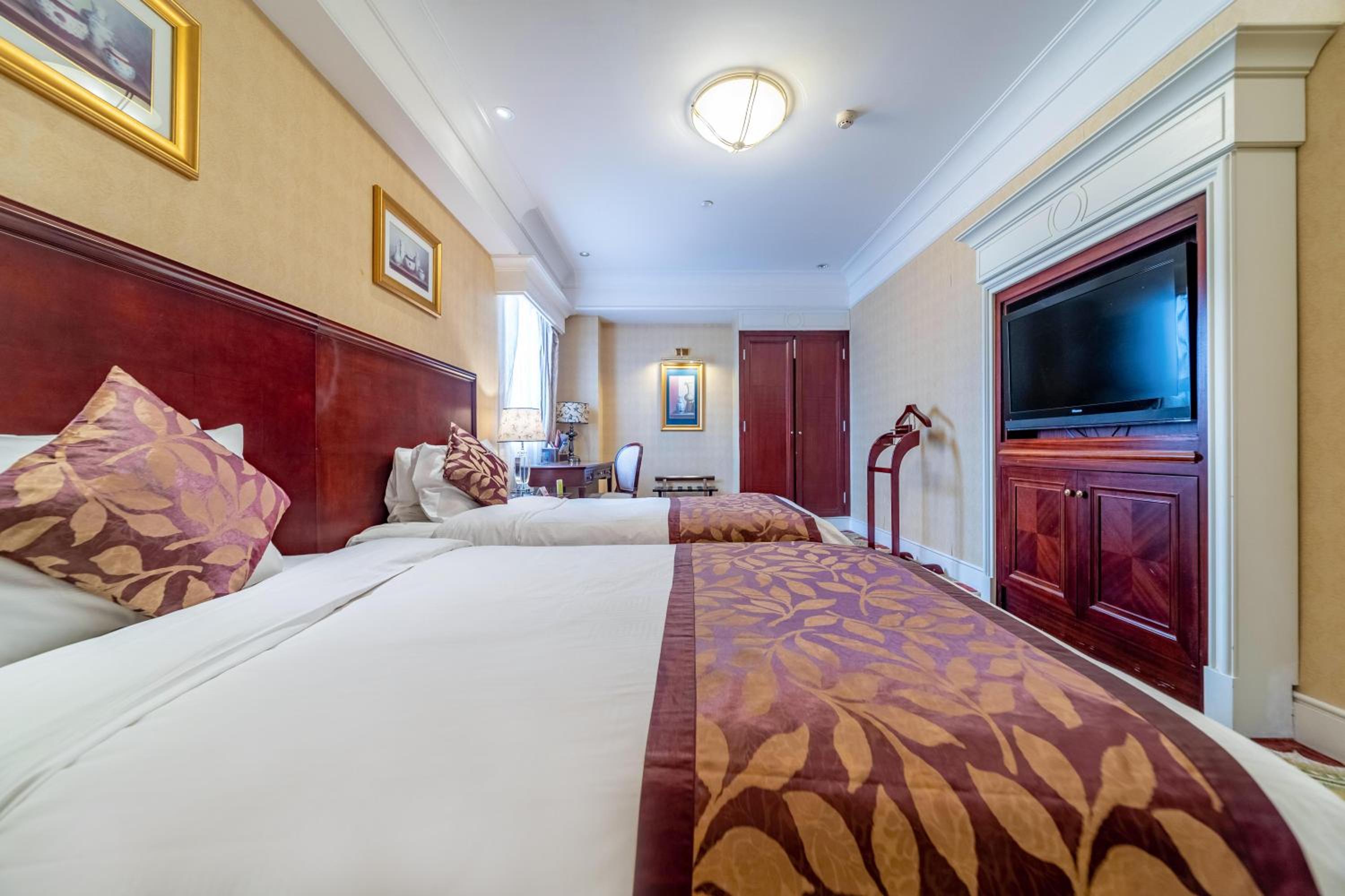 Deluxe Twin Suite with Two Twin Beds - Non-Smoking - Photo 4
