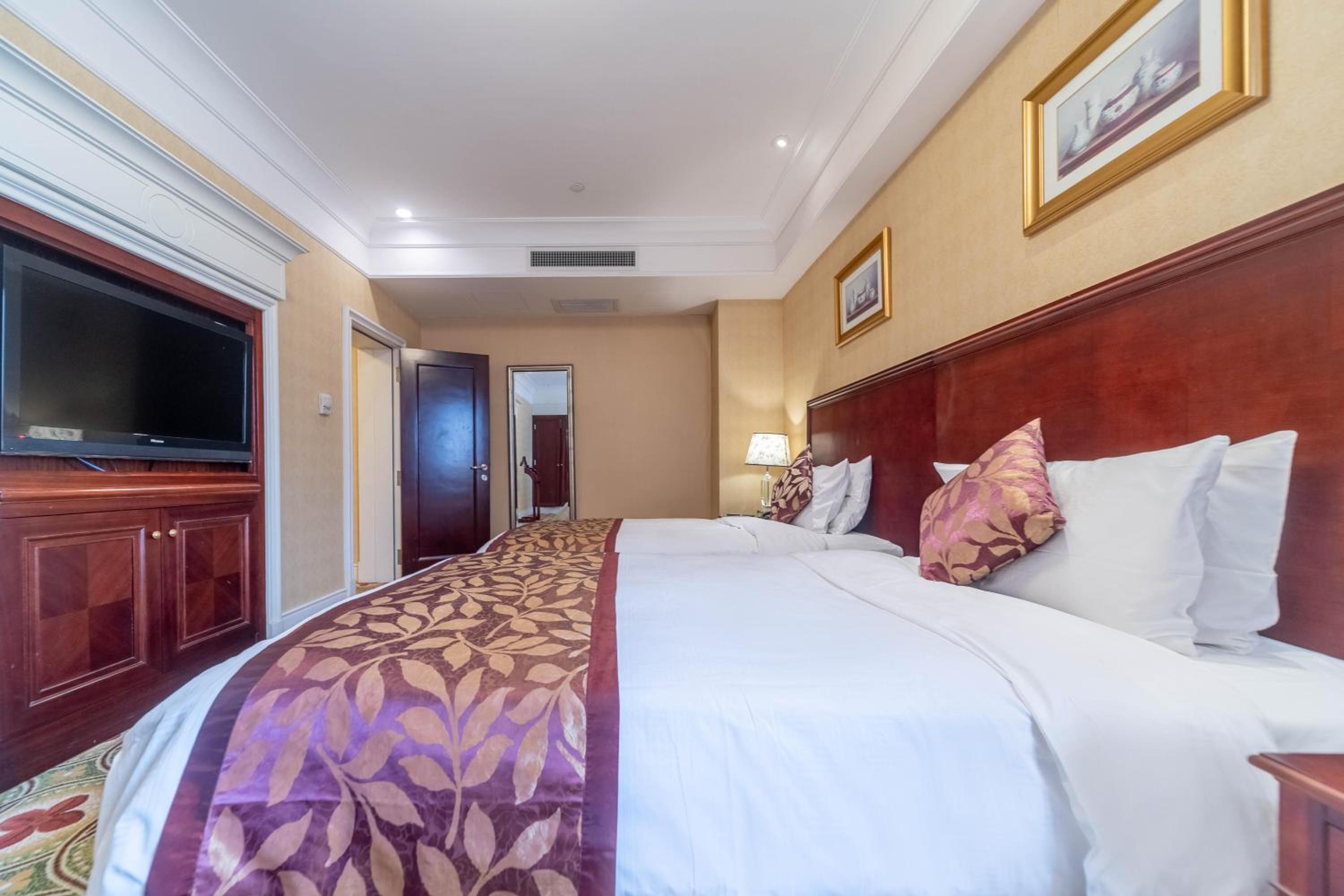 Deluxe Twin Suite with Two Twin Beds - Non-Smoking - Photo 5